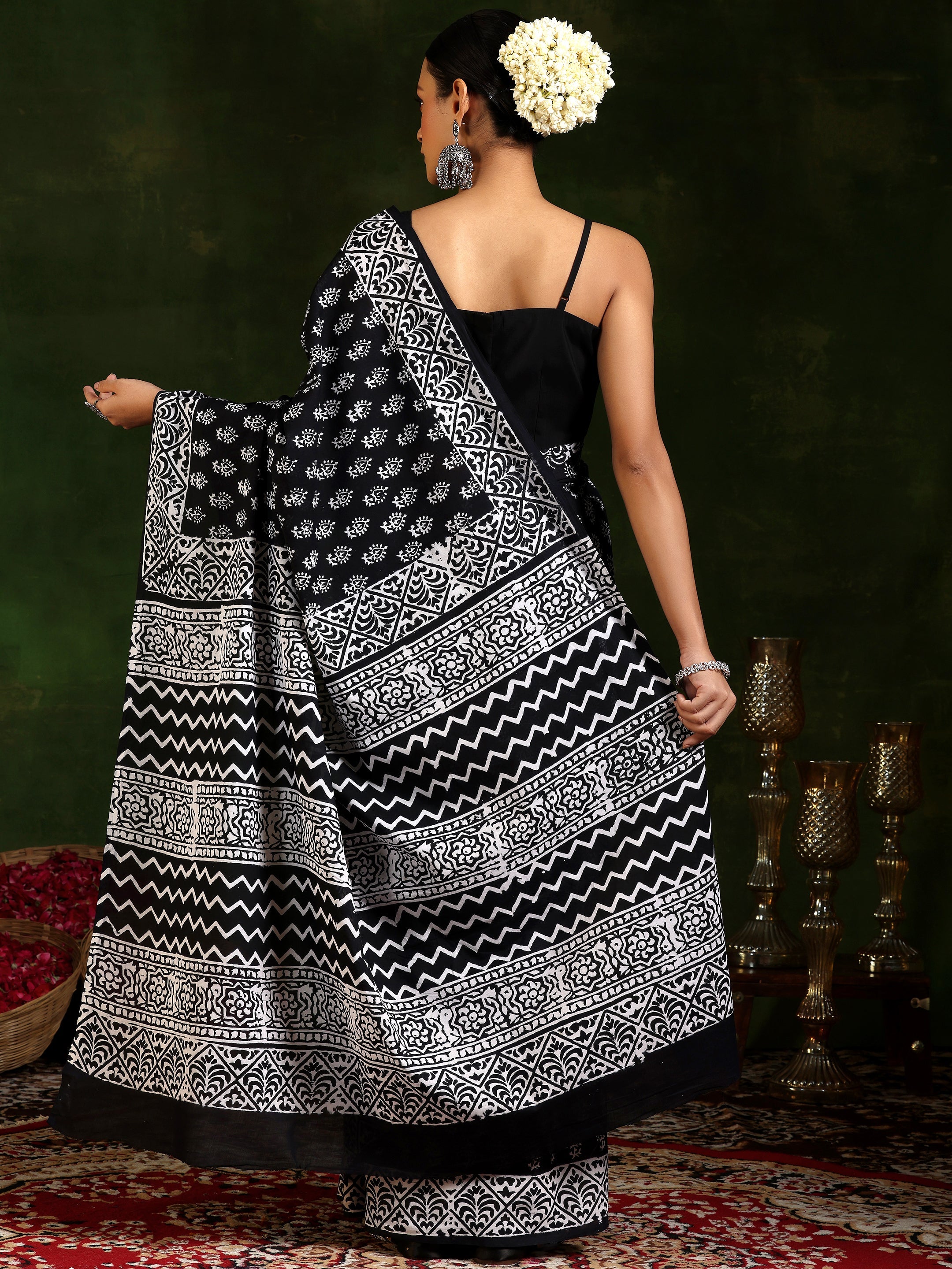 Black Printed Cotton Saree With Unstitched Blouse Piece