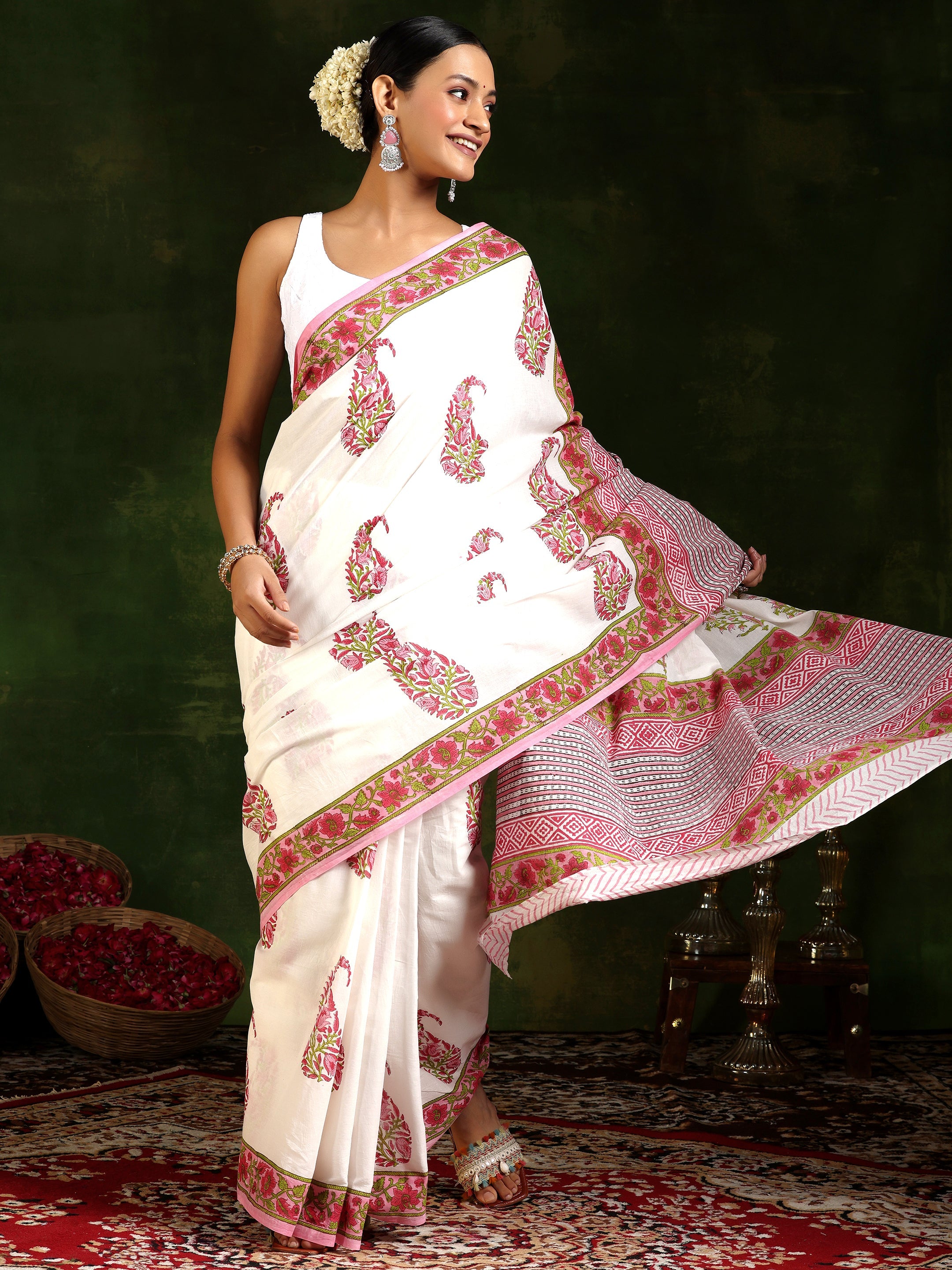 Off White Printed Cotton Saree With Unstitched Blouse Piece