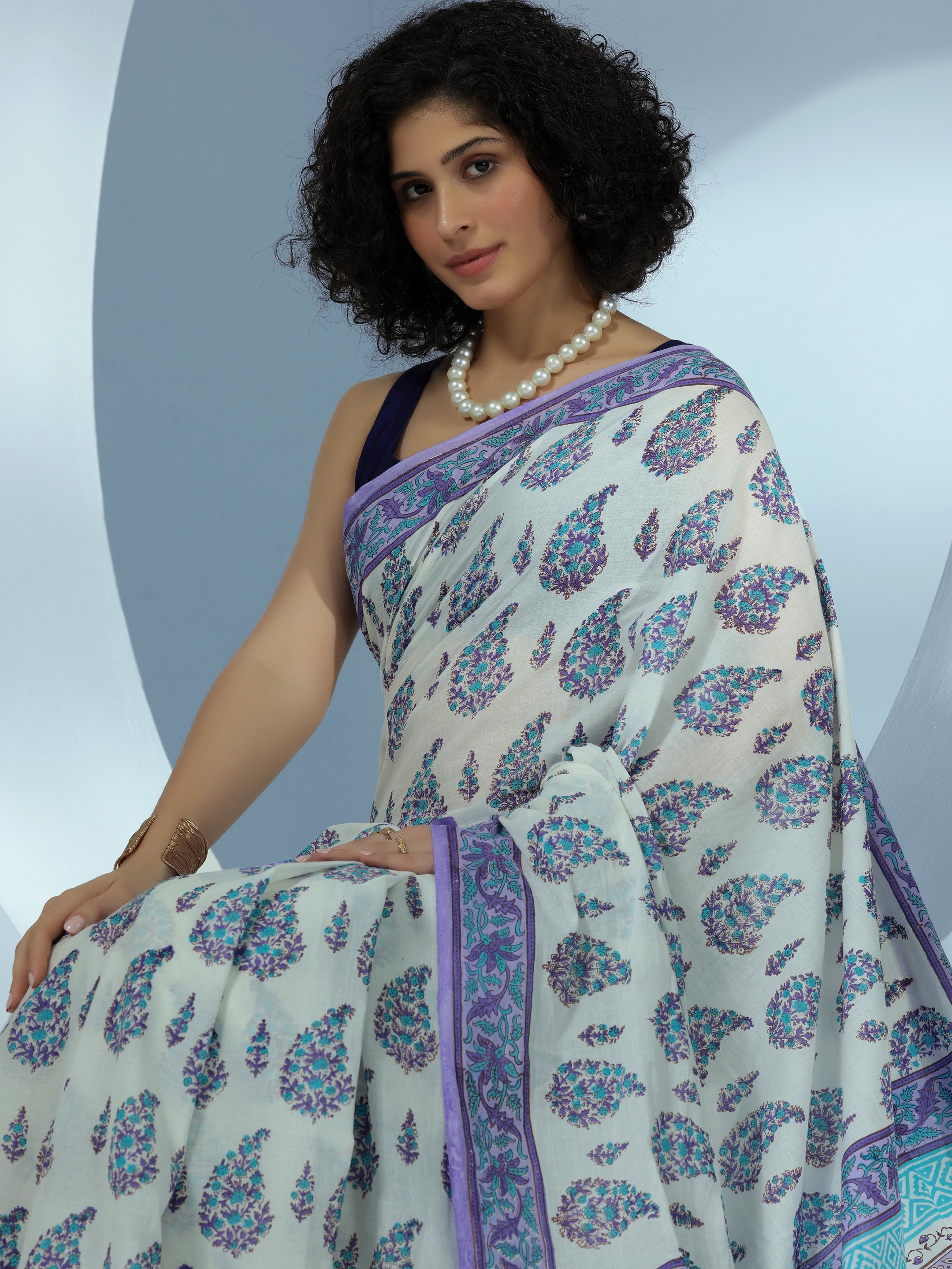 Off White Printed Cotton Saree With Unstitched Blouse Piece