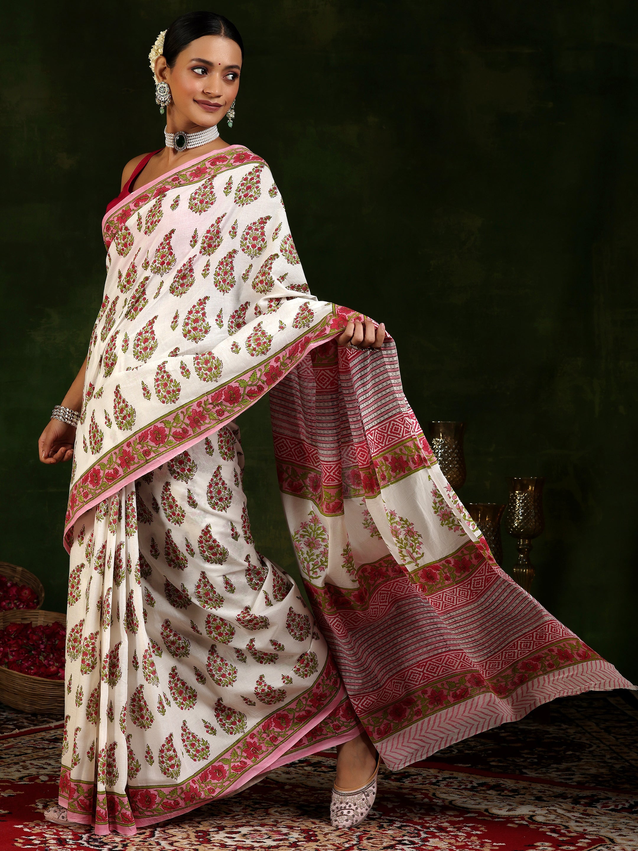 Off White Printed Cotton Saree With Unstitched Blouse Piece