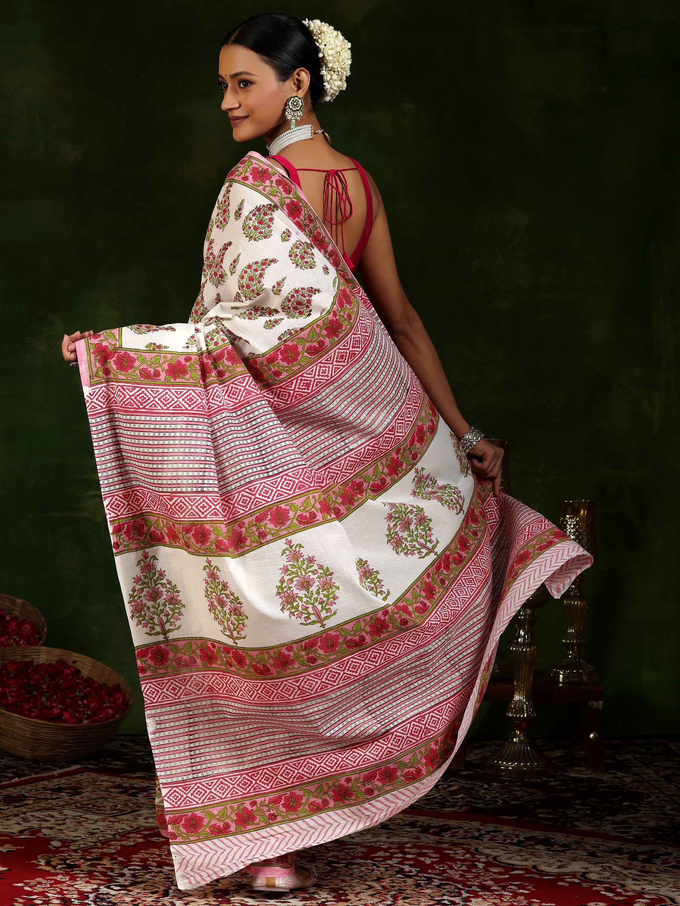 Off White Printed Cotton Saree With Unstitched Blouse Piece