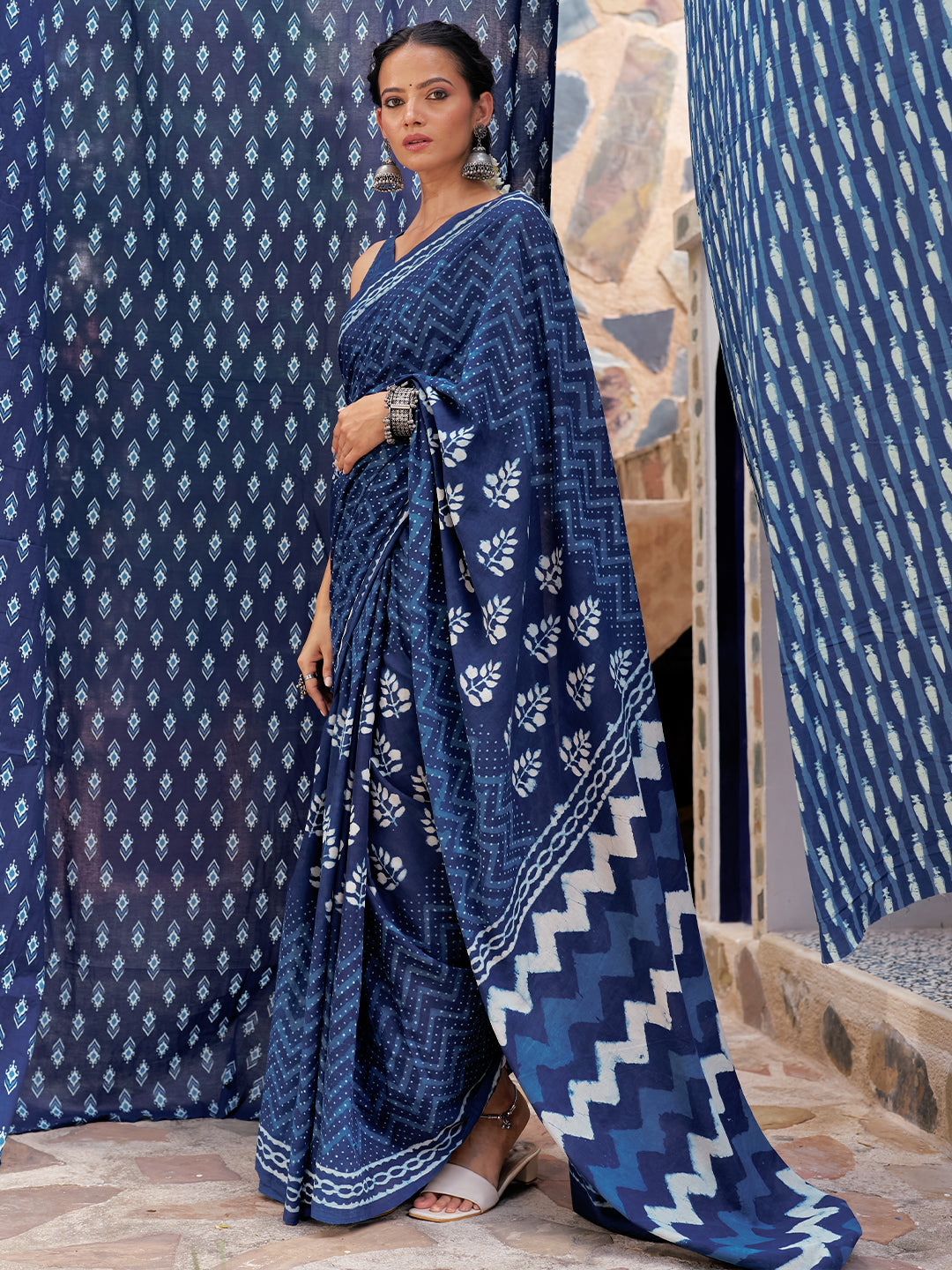 Indigo Printed Cotton Saree With Unstitched Blouse Piece