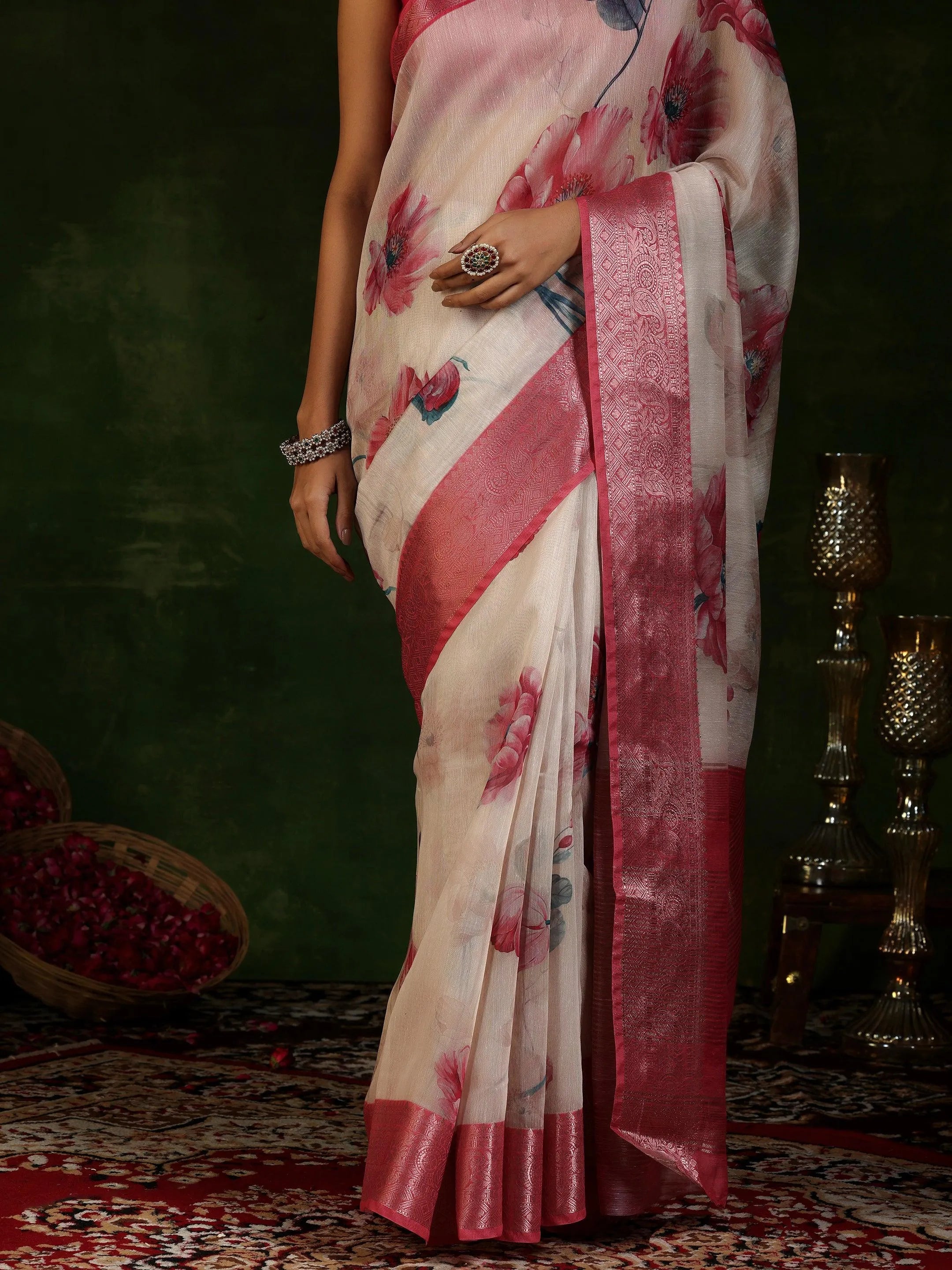 Beige Printed Silk Blend Saree With Unstitched Blouse Piece