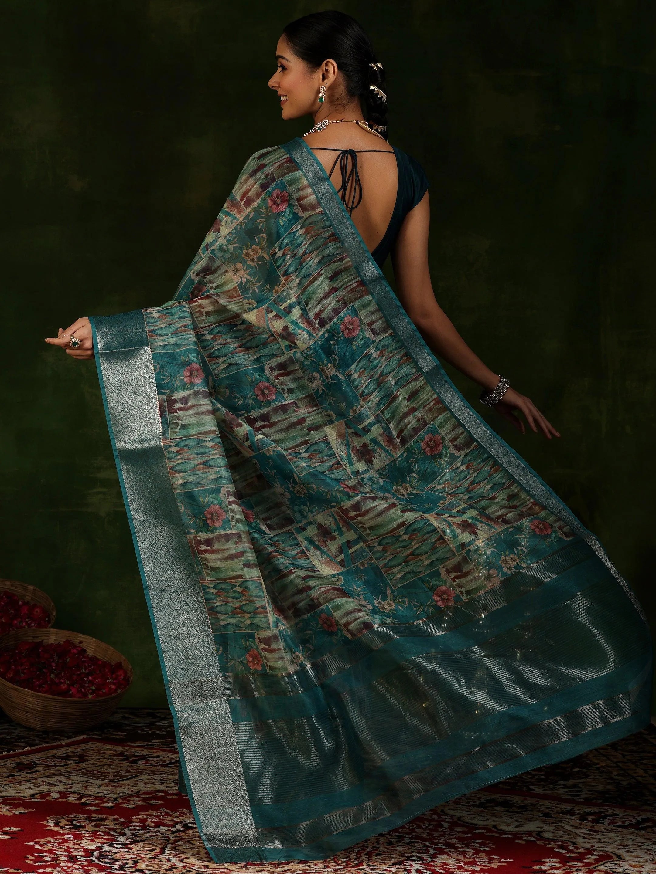 Green Printed Silk Blend Saree With Unstitched Blouse Piece