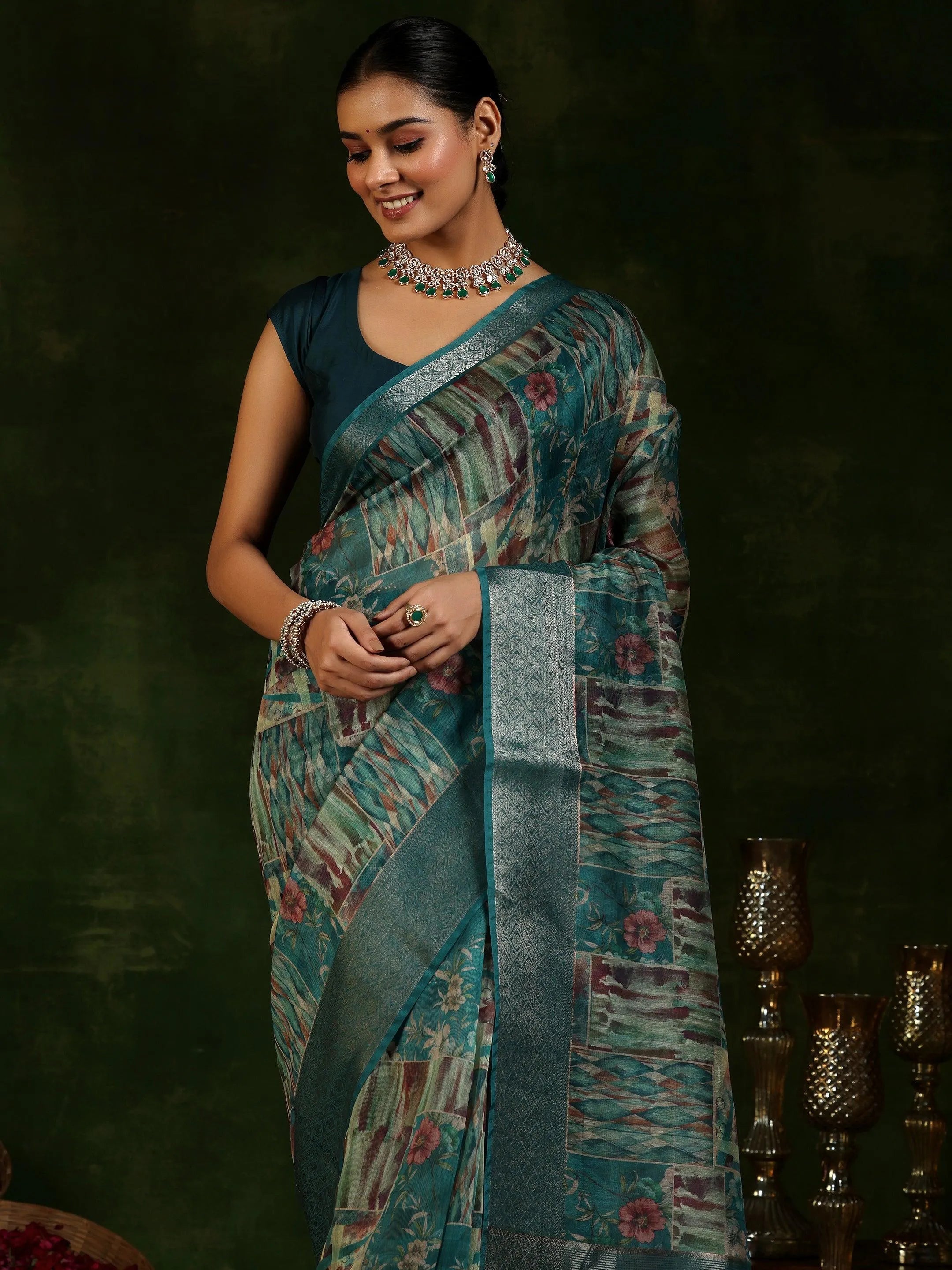 Green Printed Silk Blend Saree With Unstitched Blouse Piece