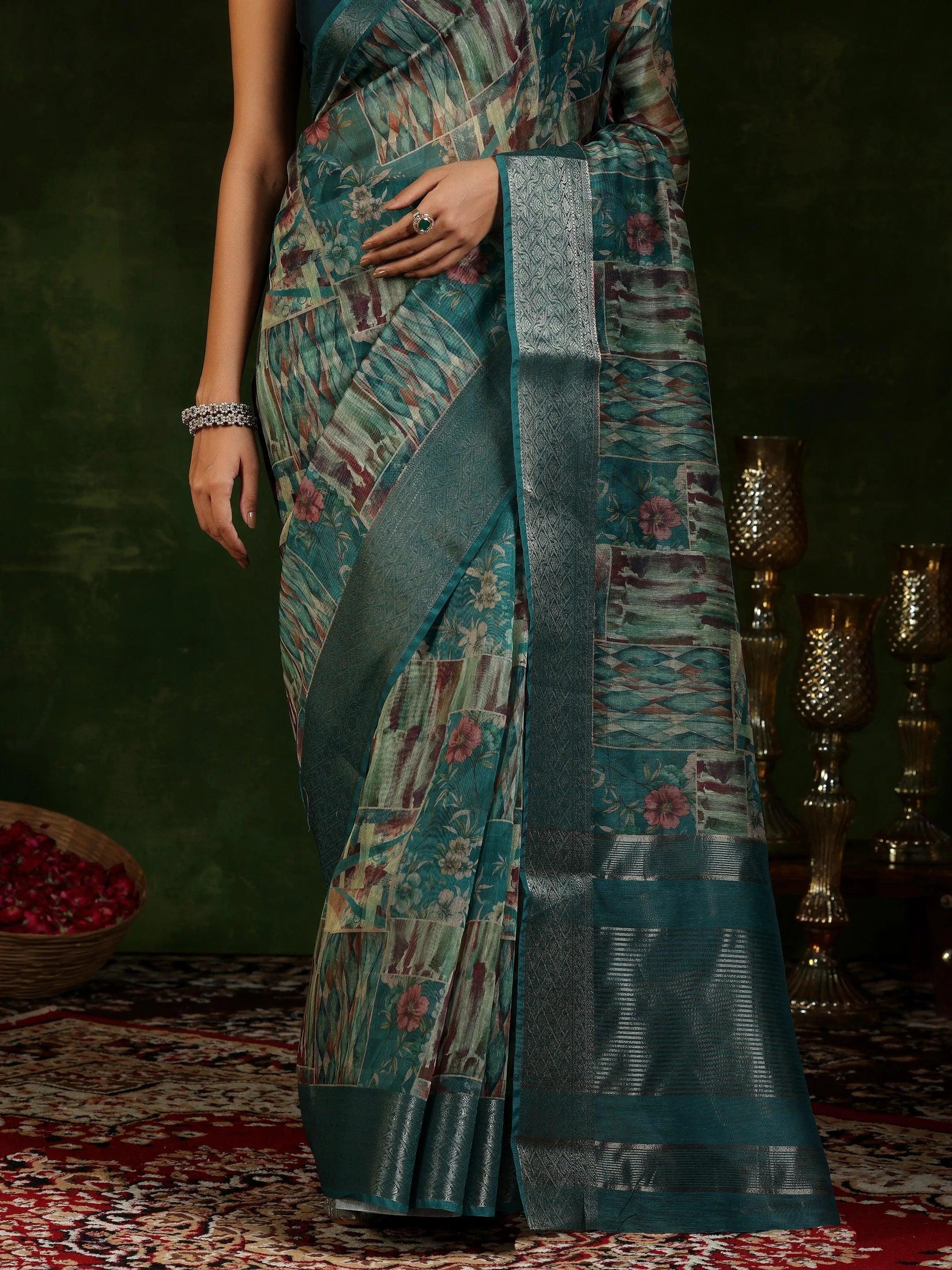 Green Printed Silk Blend Saree With Unstitched Blouse Piece