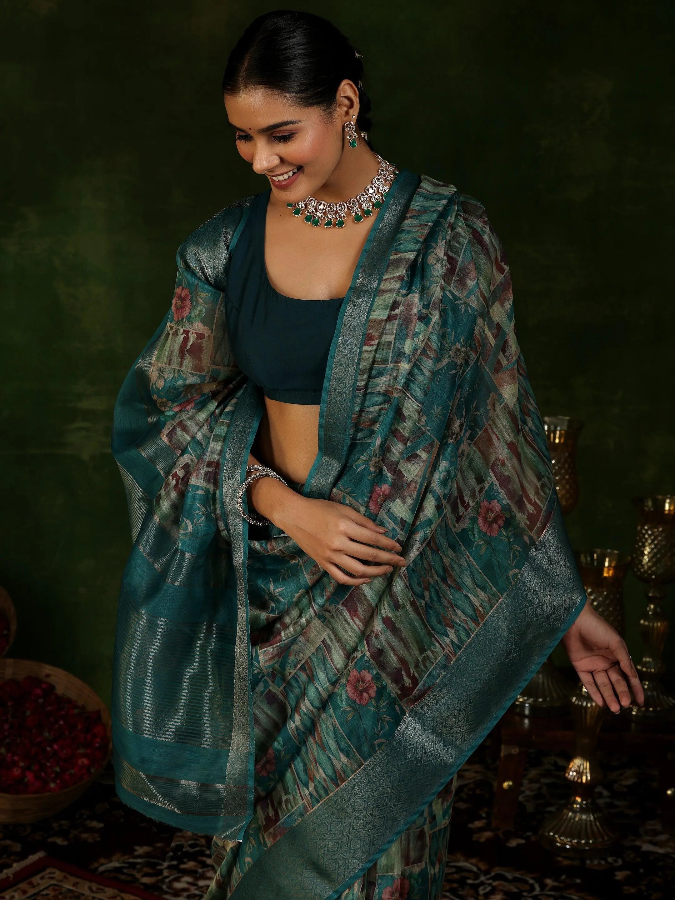 Green Printed Silk Blend Saree With Unstitched Blouse Piece