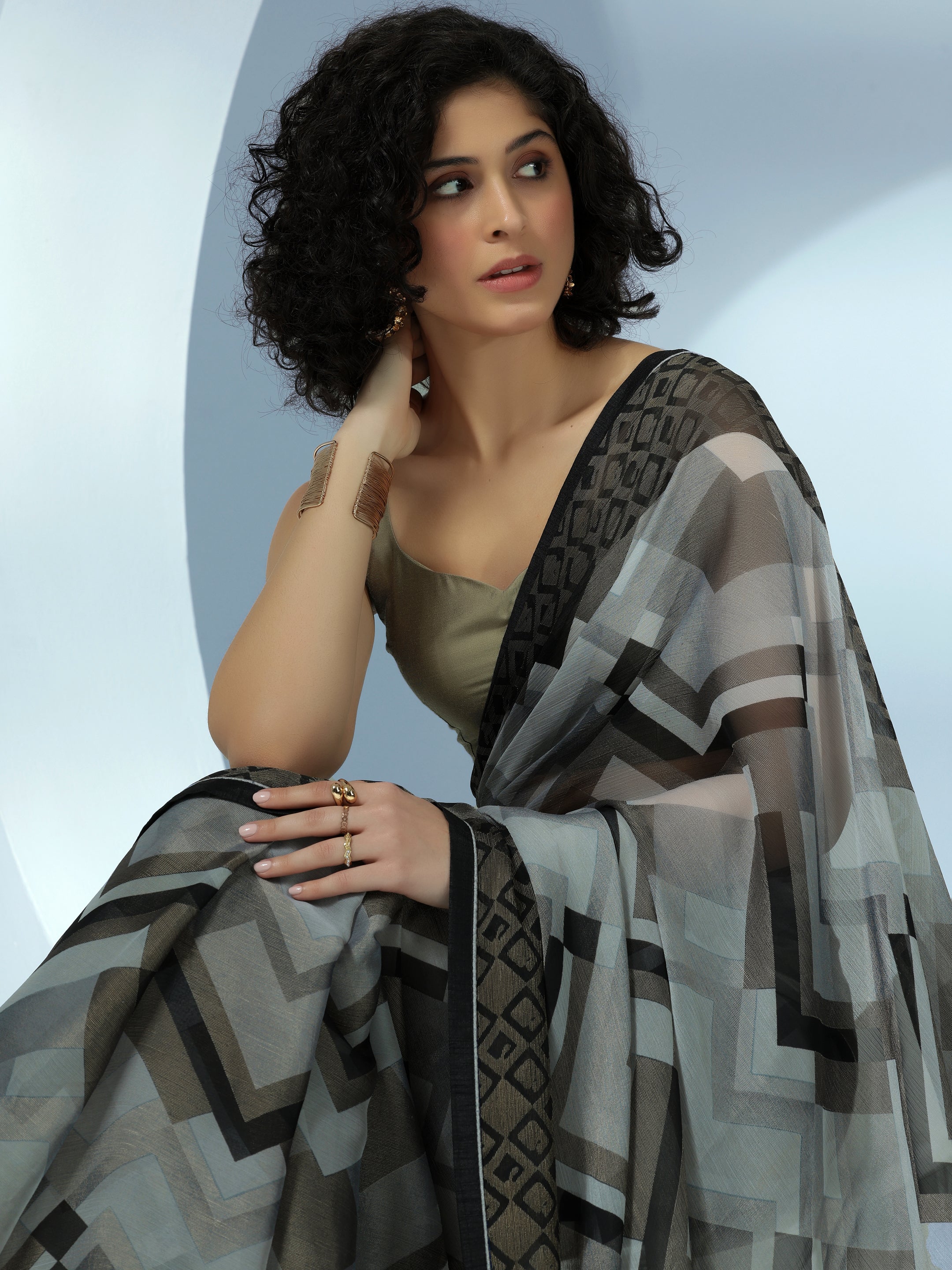 Grey Printed Poly Chiffon Saree With Unstitched Blouse Piece