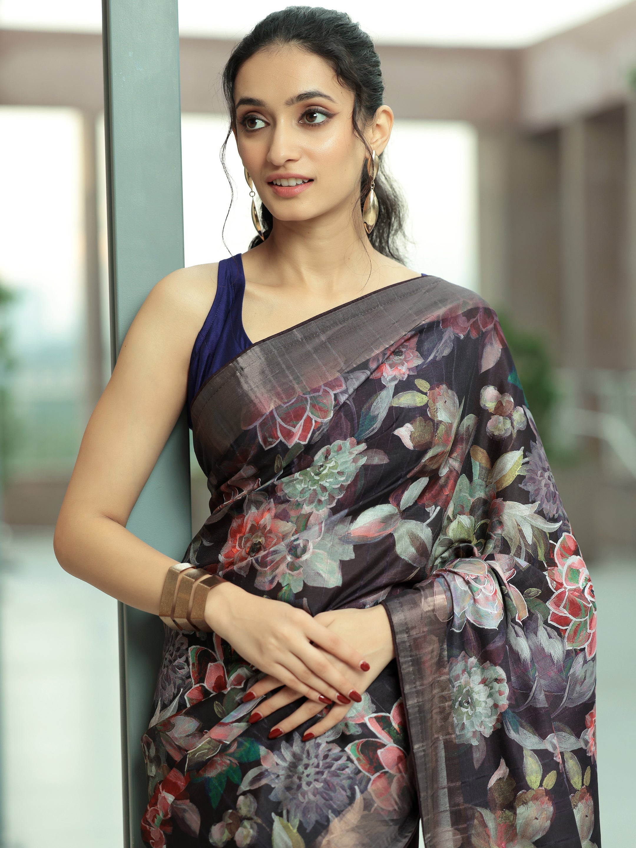 Wine Printed Silk Blend Saree With Unstitched Blouse Piece