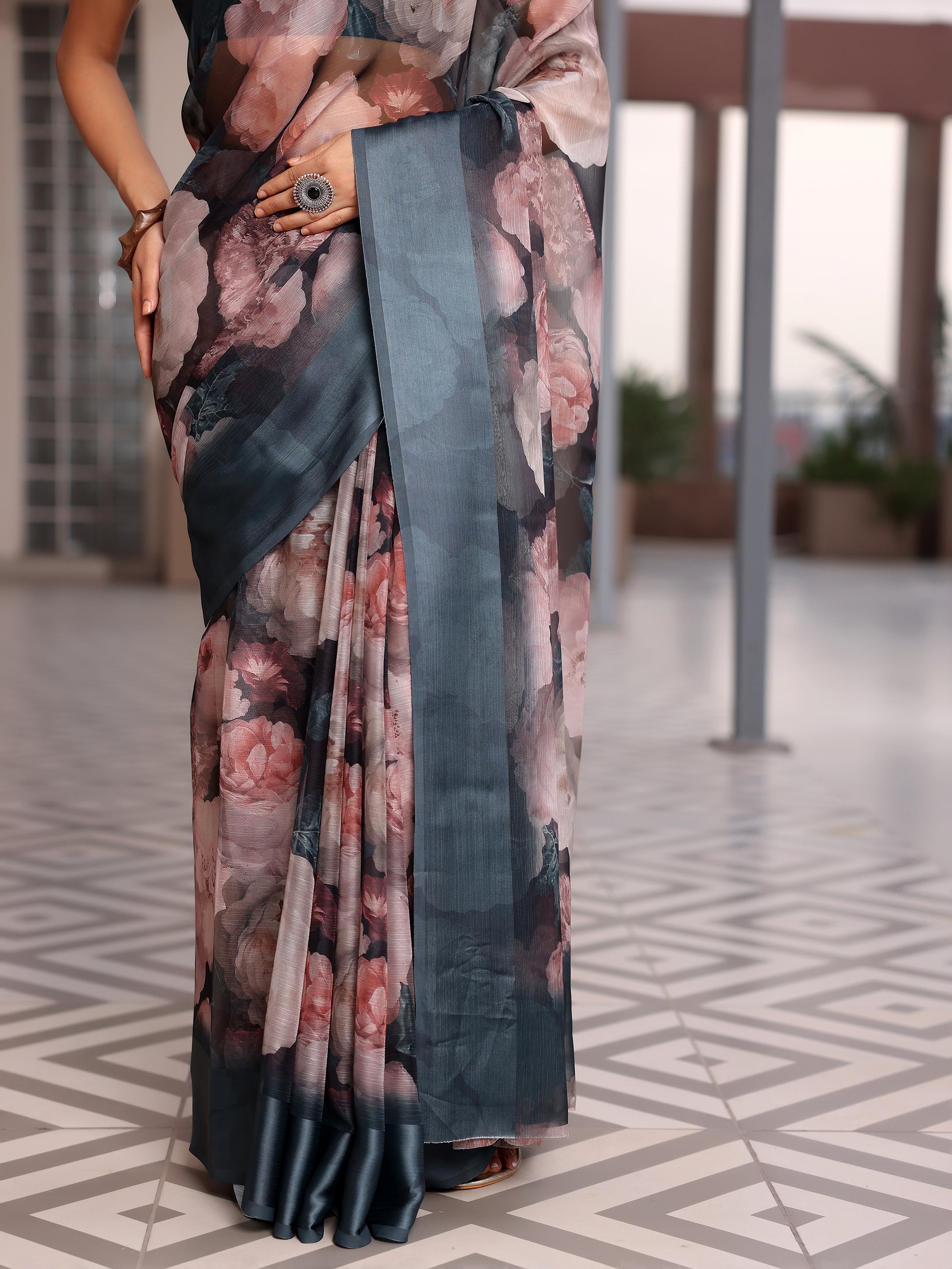 Grey Printed Poly Chiffon Saree With Unstitched Blouse Piece