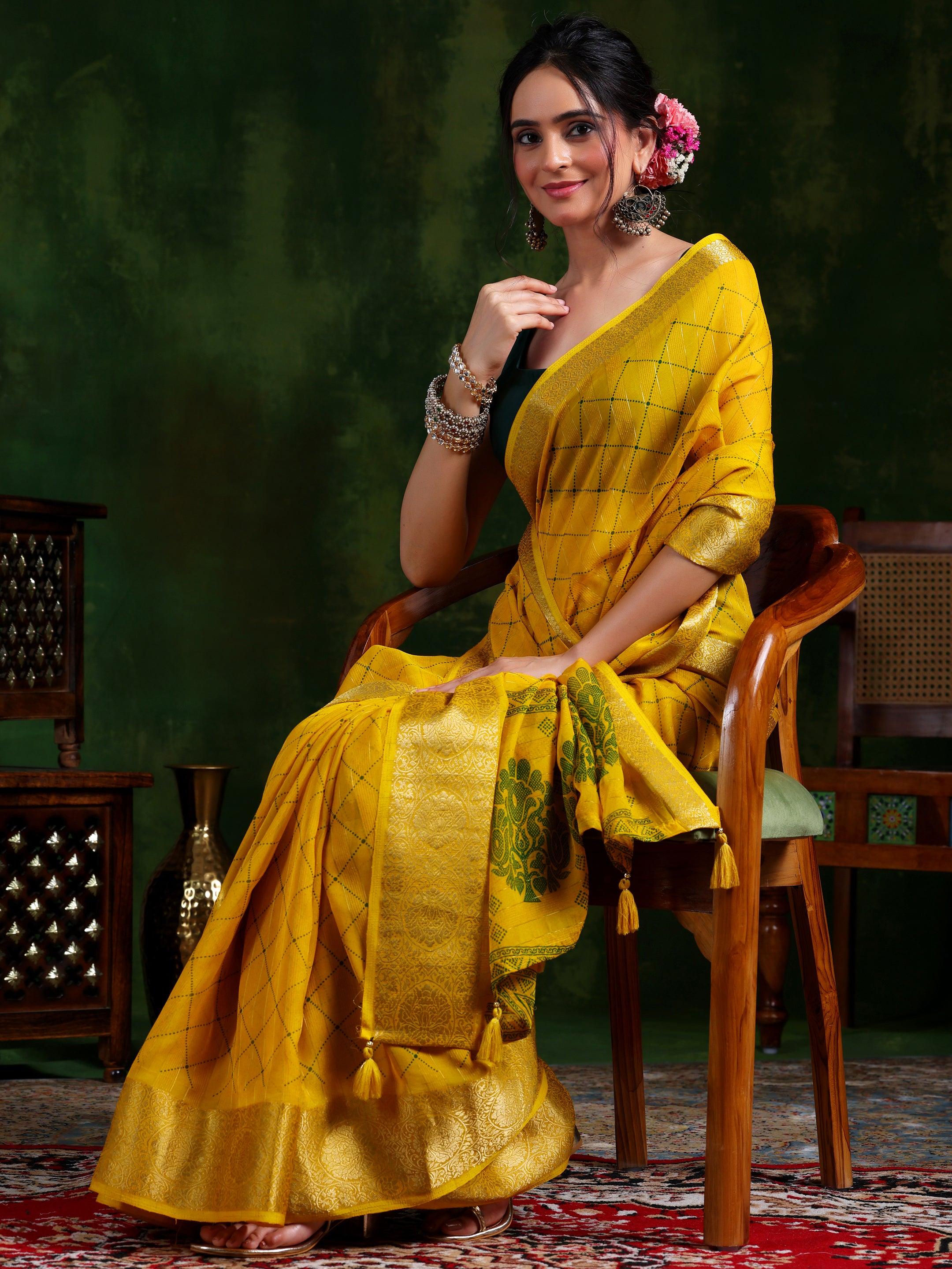 Mustard Printed Silk Blend Saree With Unstitched Blouse Piece