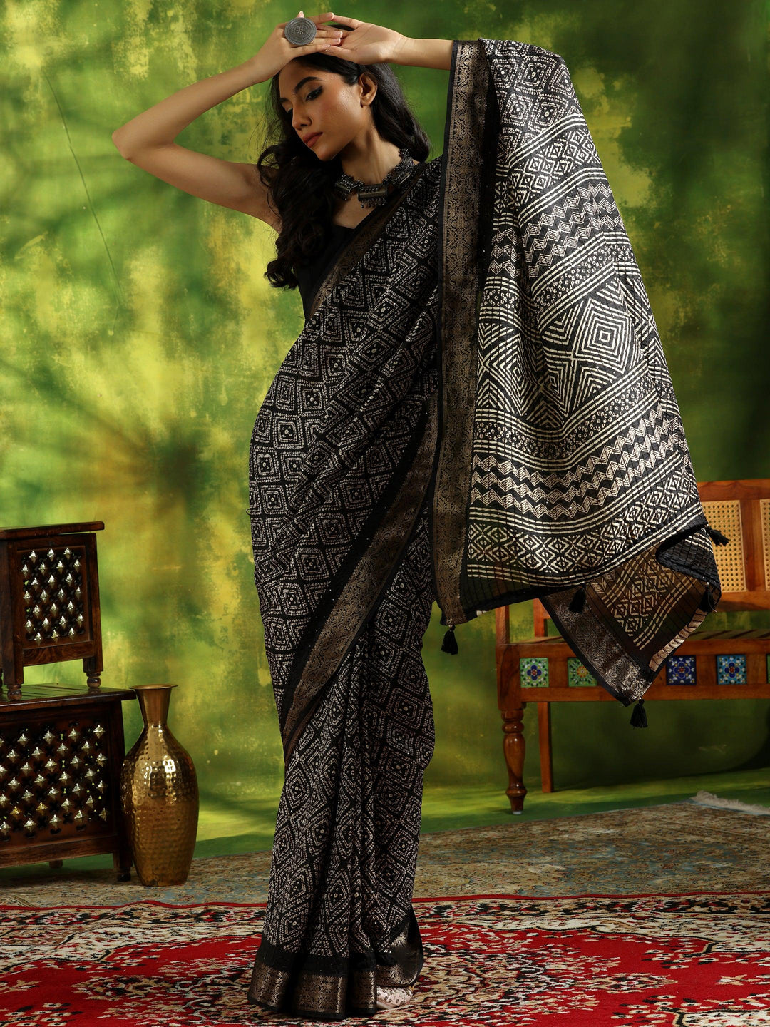 Black Printed Silk Blend Saree With Unstitched Blouse Piece - Libas