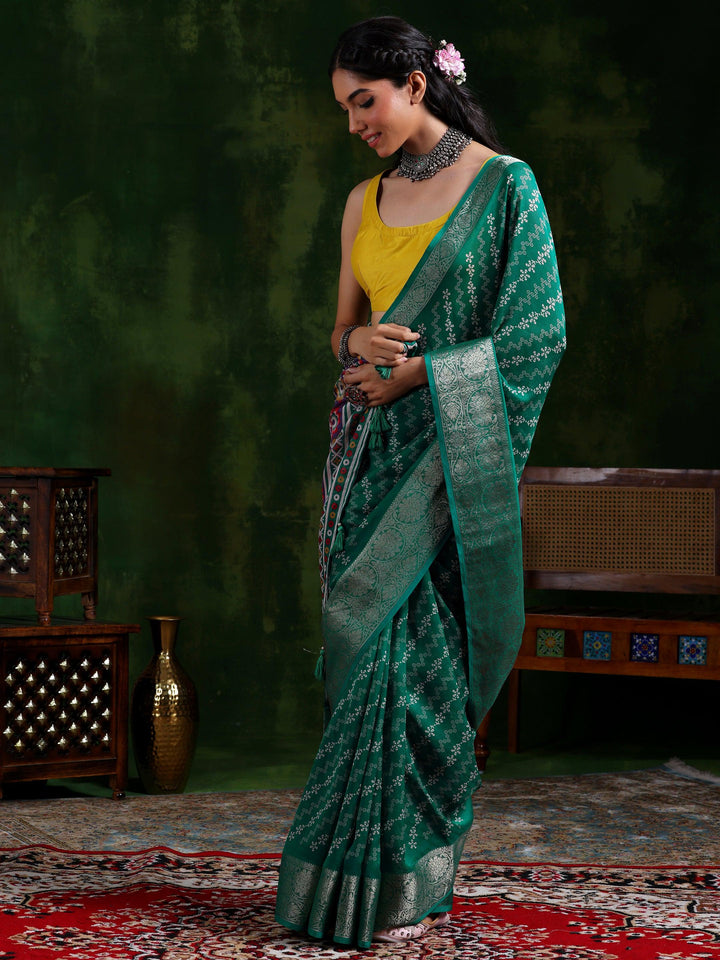 Green Printed Silk Blend Saree With Unstitched Blouse Piece - Libas