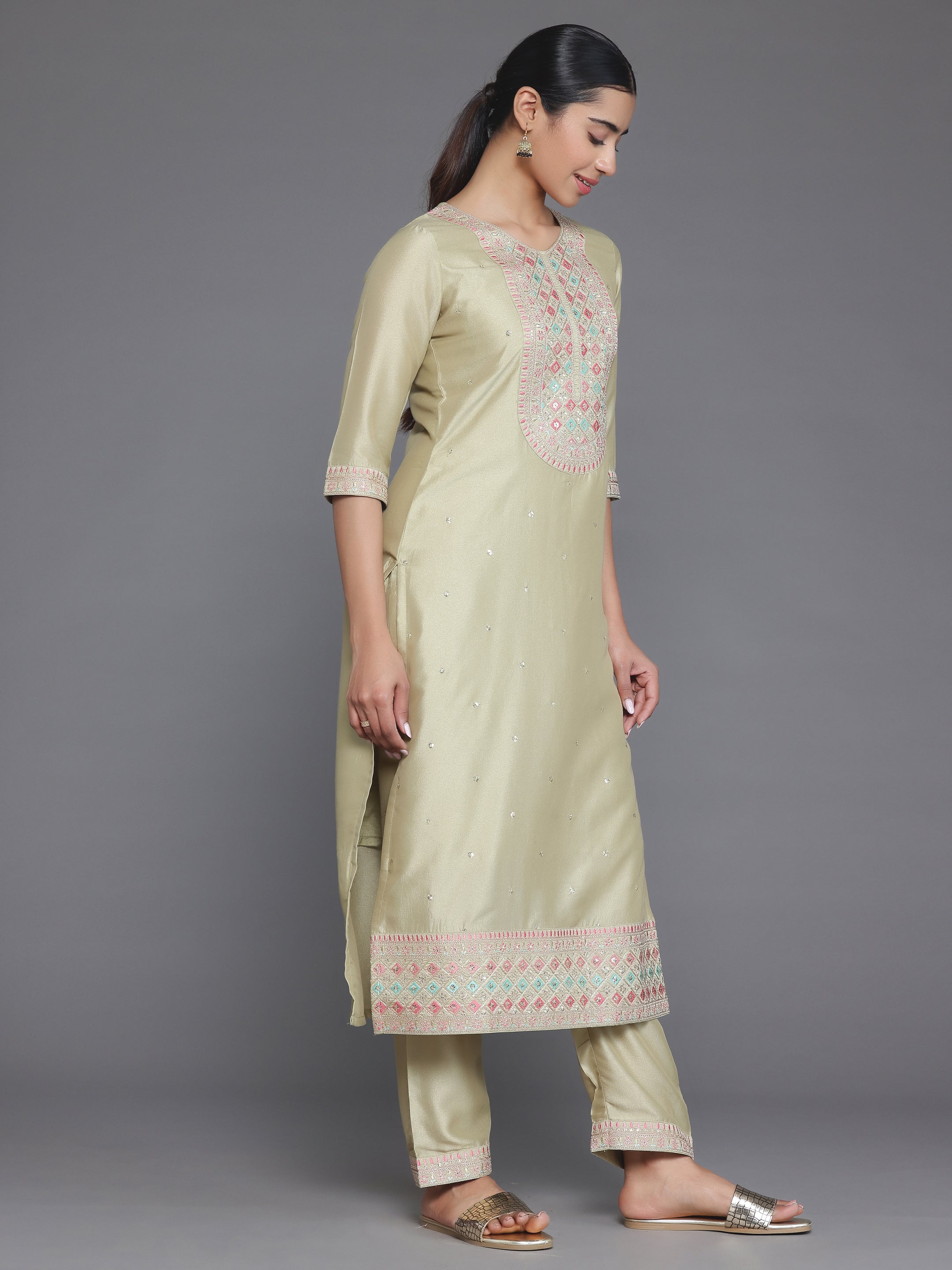 Green Embroidered Silk Blend Straight Suit With Dupatta