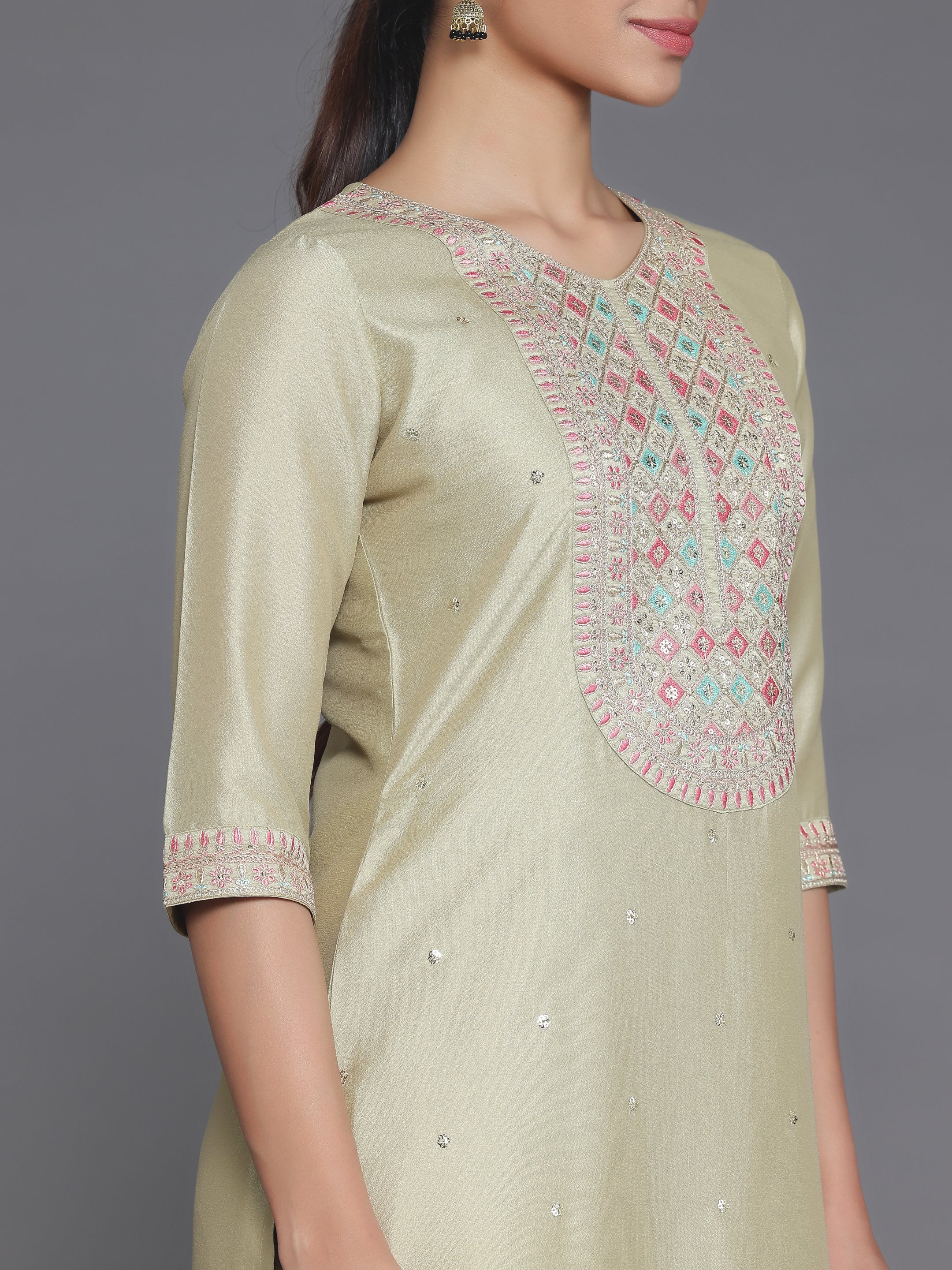 Green Embroidered Silk Blend Straight Suit With Dupatta