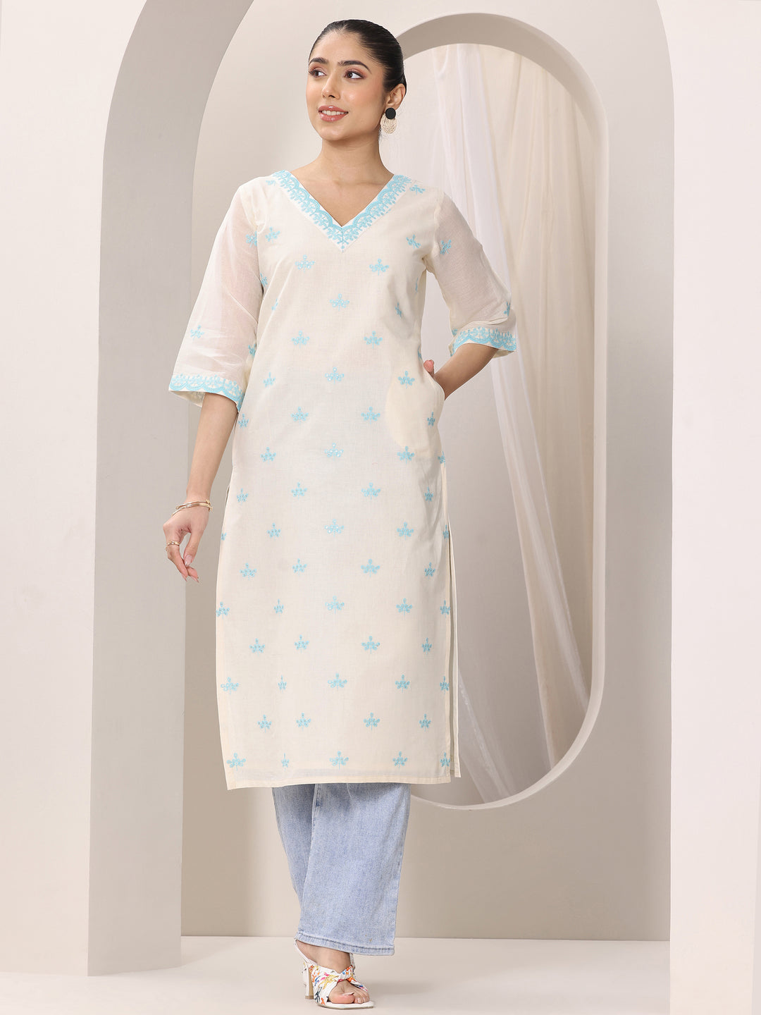 Off white Embroidered Cotton Straight Kurta