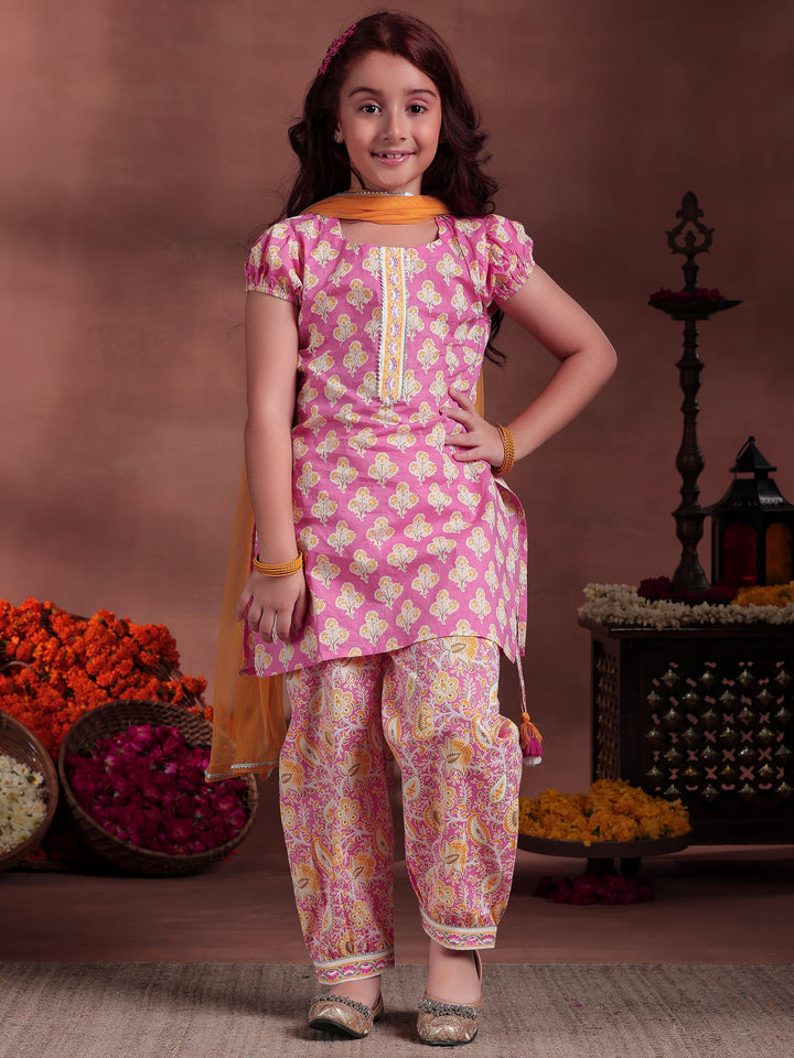 Kids Pink Printed Cotton Straight Suit With Dupatta