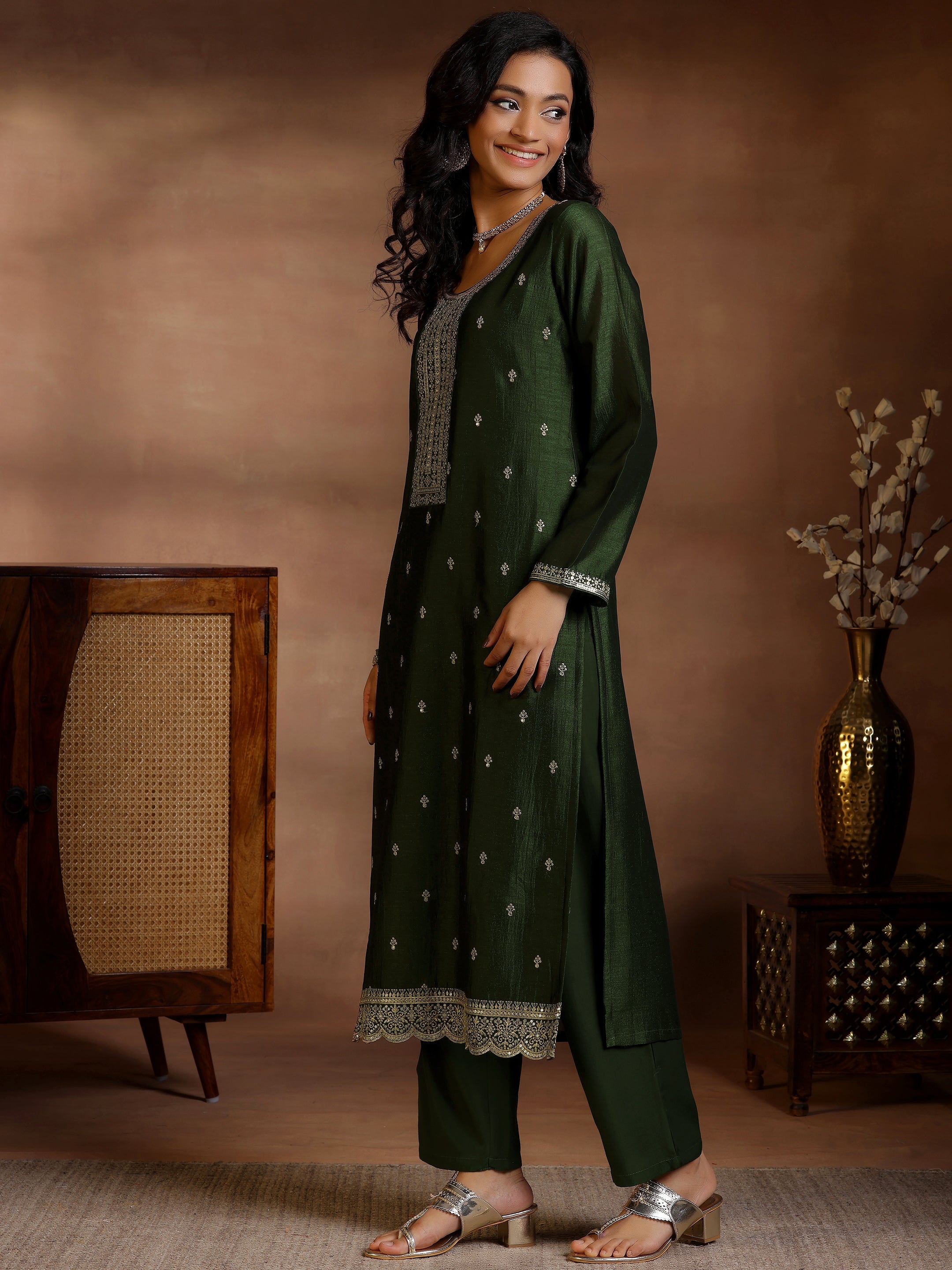 Green Embroidered Silk Blend Straight Suits With Dupatta