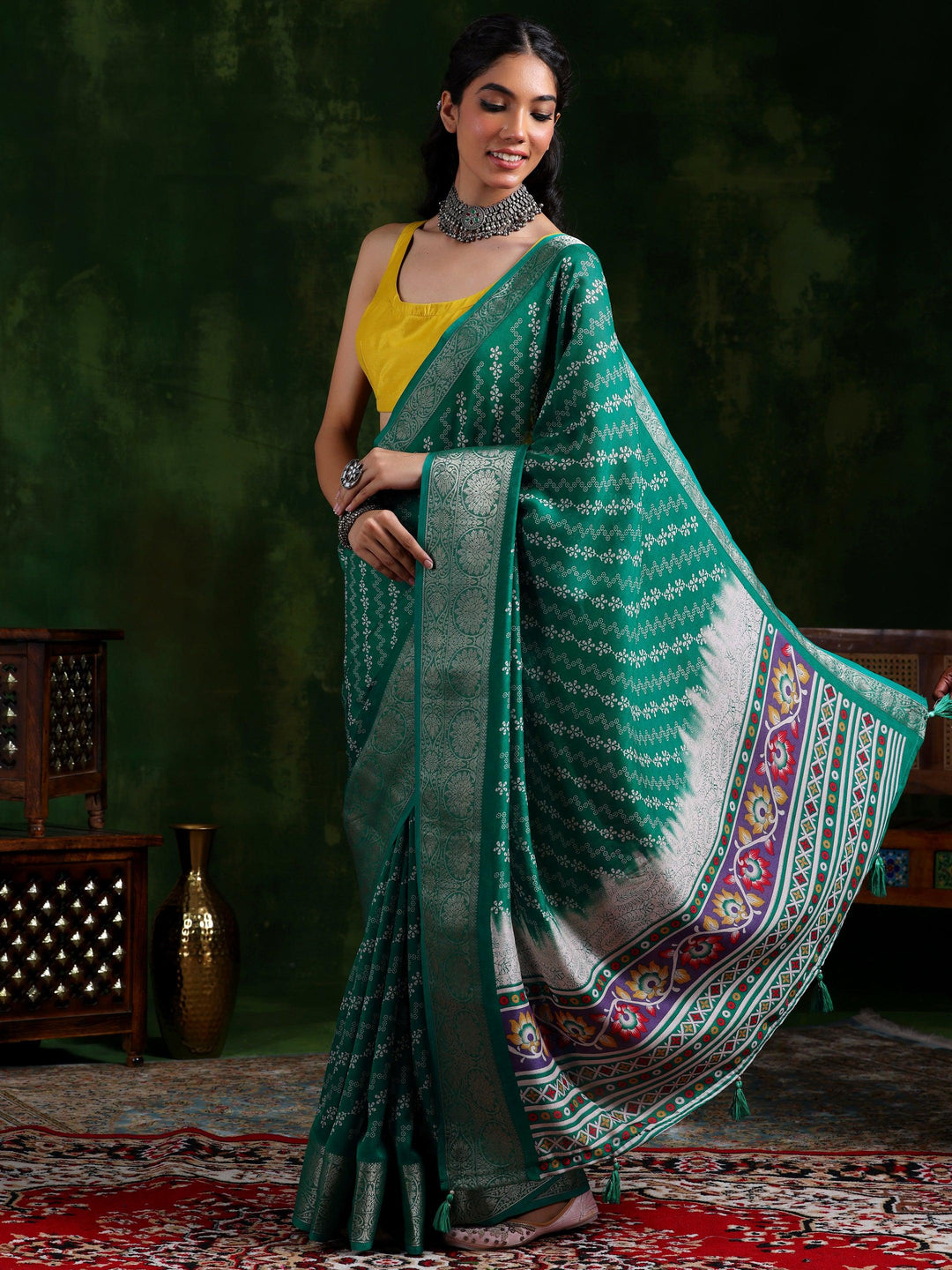 Green Printed Silk Blend Saree With Unstitched Blouse Piece - Libas