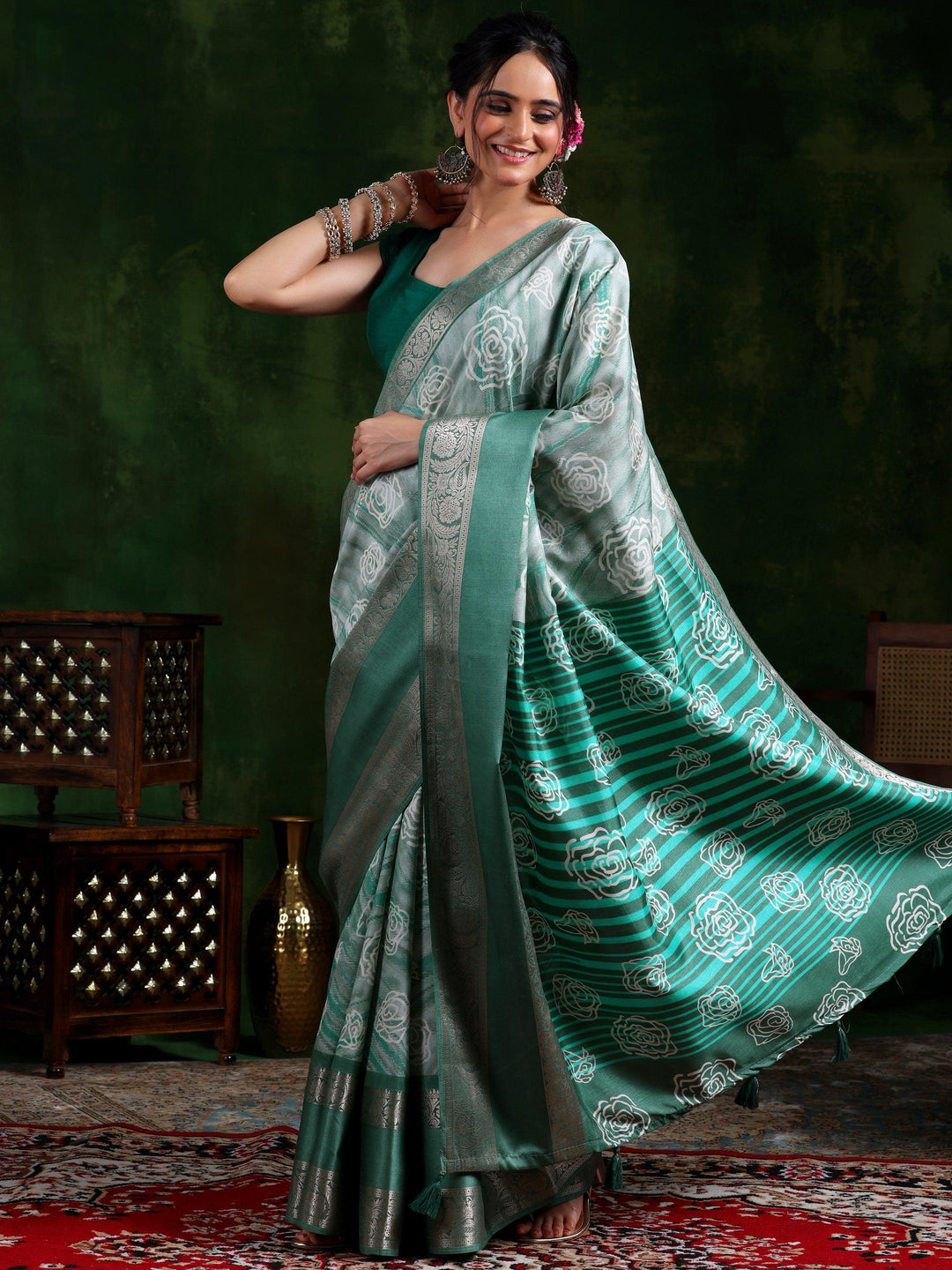 Green Printed Silk Blend Saree With Unstitched Blouse Piece - Libas