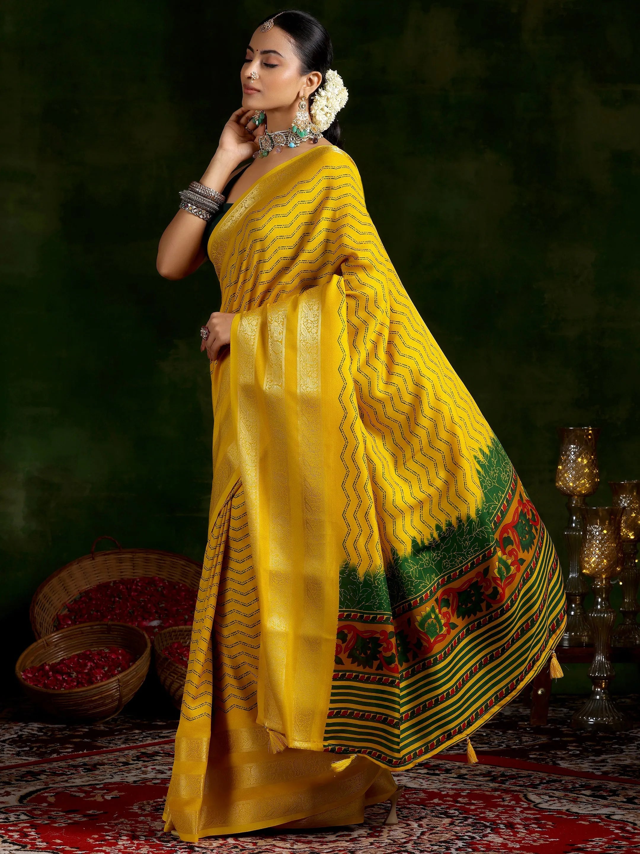 Mustard Printed Silk Blend Saree With Unstitched Blouse Piece