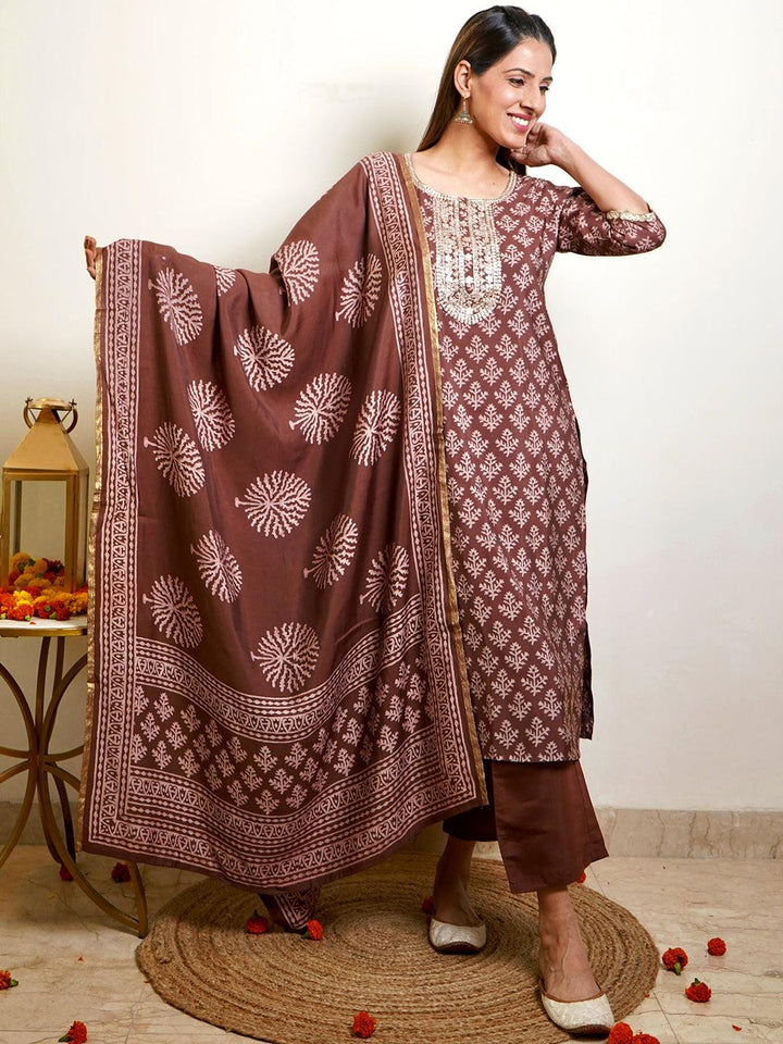 Mauve Printed Silk Blend Straight Kurta With Trousers & Dupatta - ShopLibas