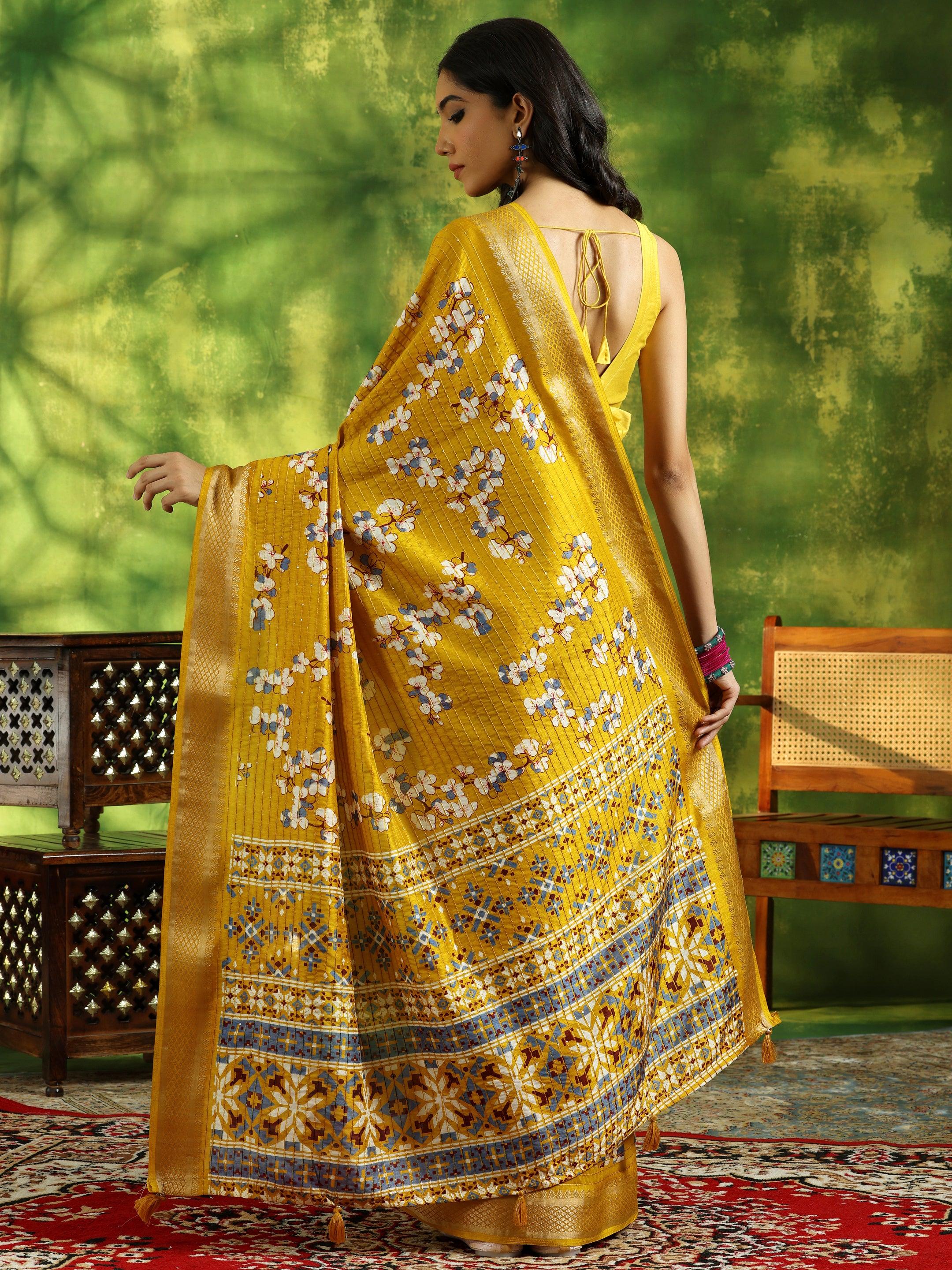 Mustard Printed Silk Blend Saree With Unstitched Blouse Piece