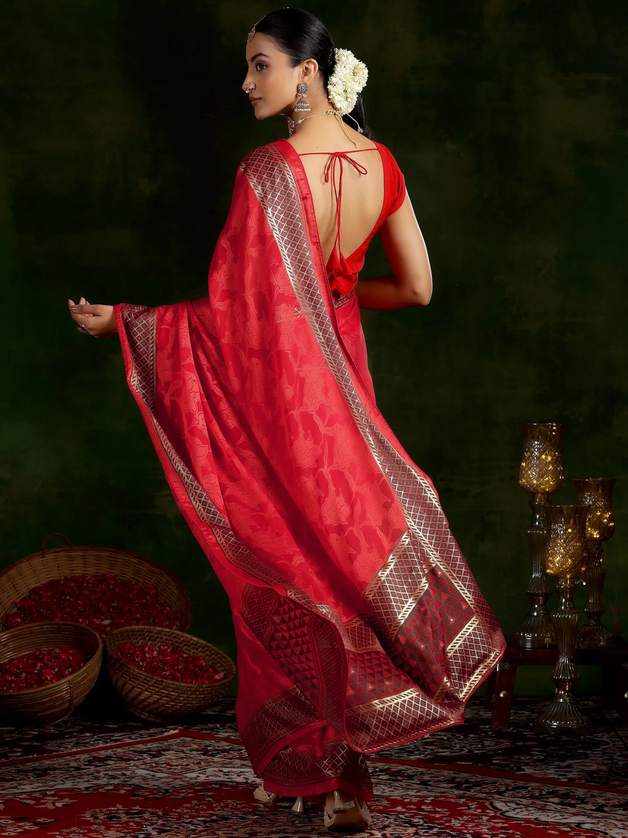 Red Printed Silk Blend Saree With Unstitched Blouse Piece