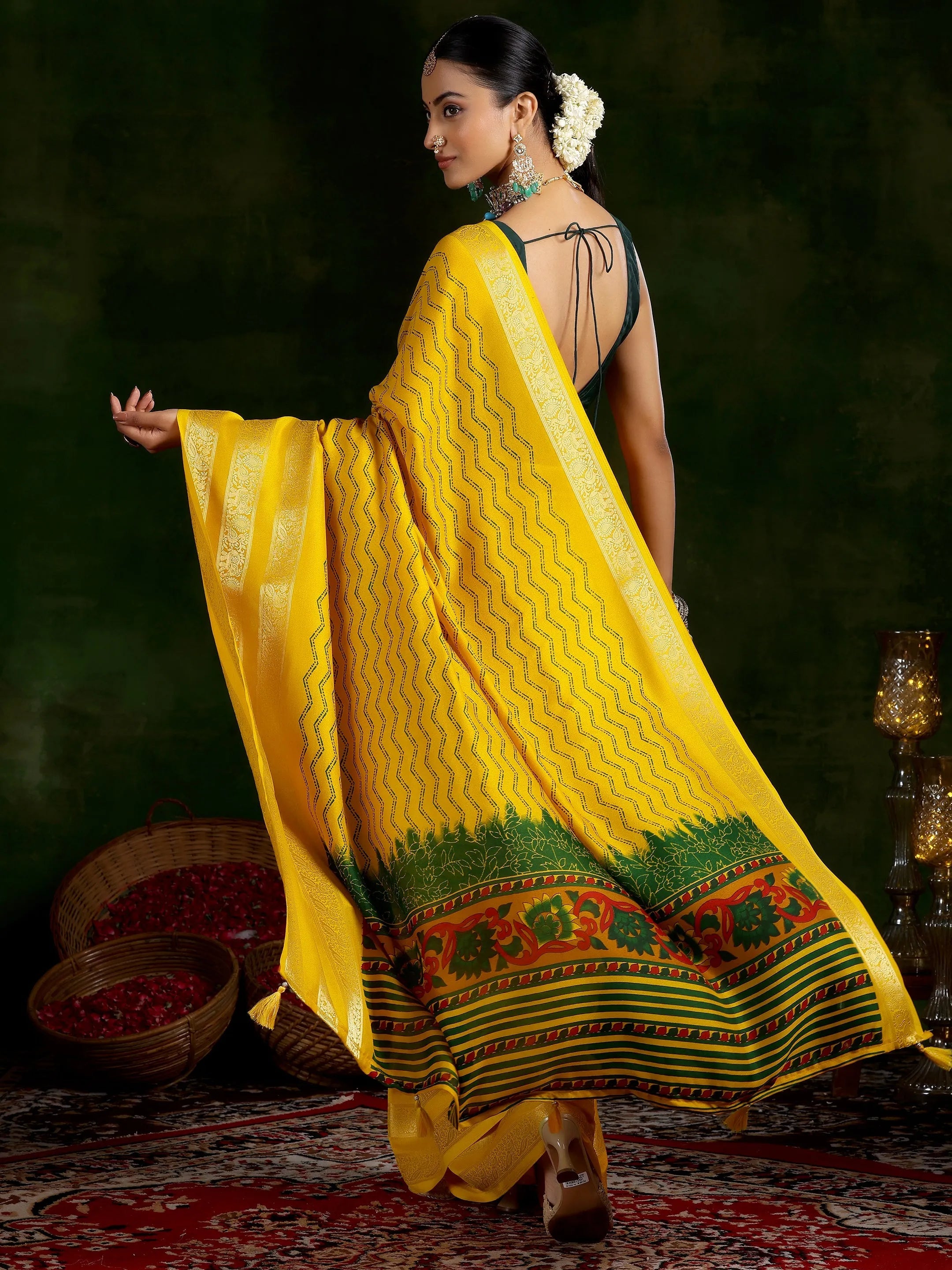 Mustard Printed Silk Blend Saree With Unstitched Blouse Piece