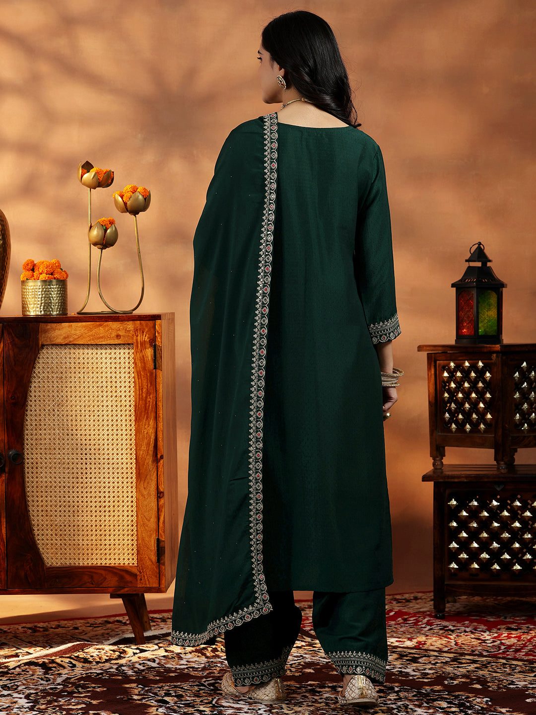 Green Embroidered Silk Blend Straight Suit With Dupatta