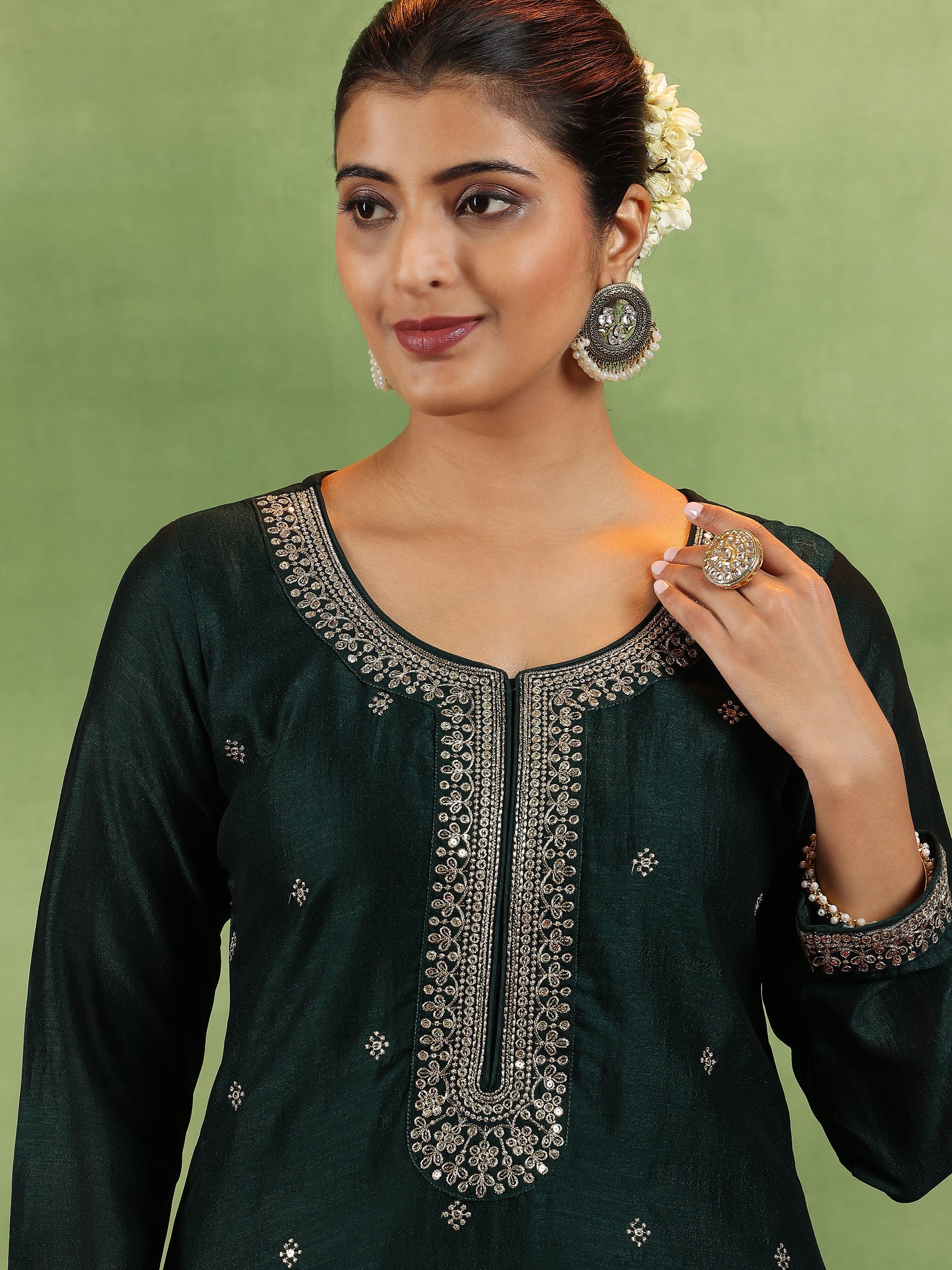 Green Embroidered Silk Blend Straight Suit With Dupatta