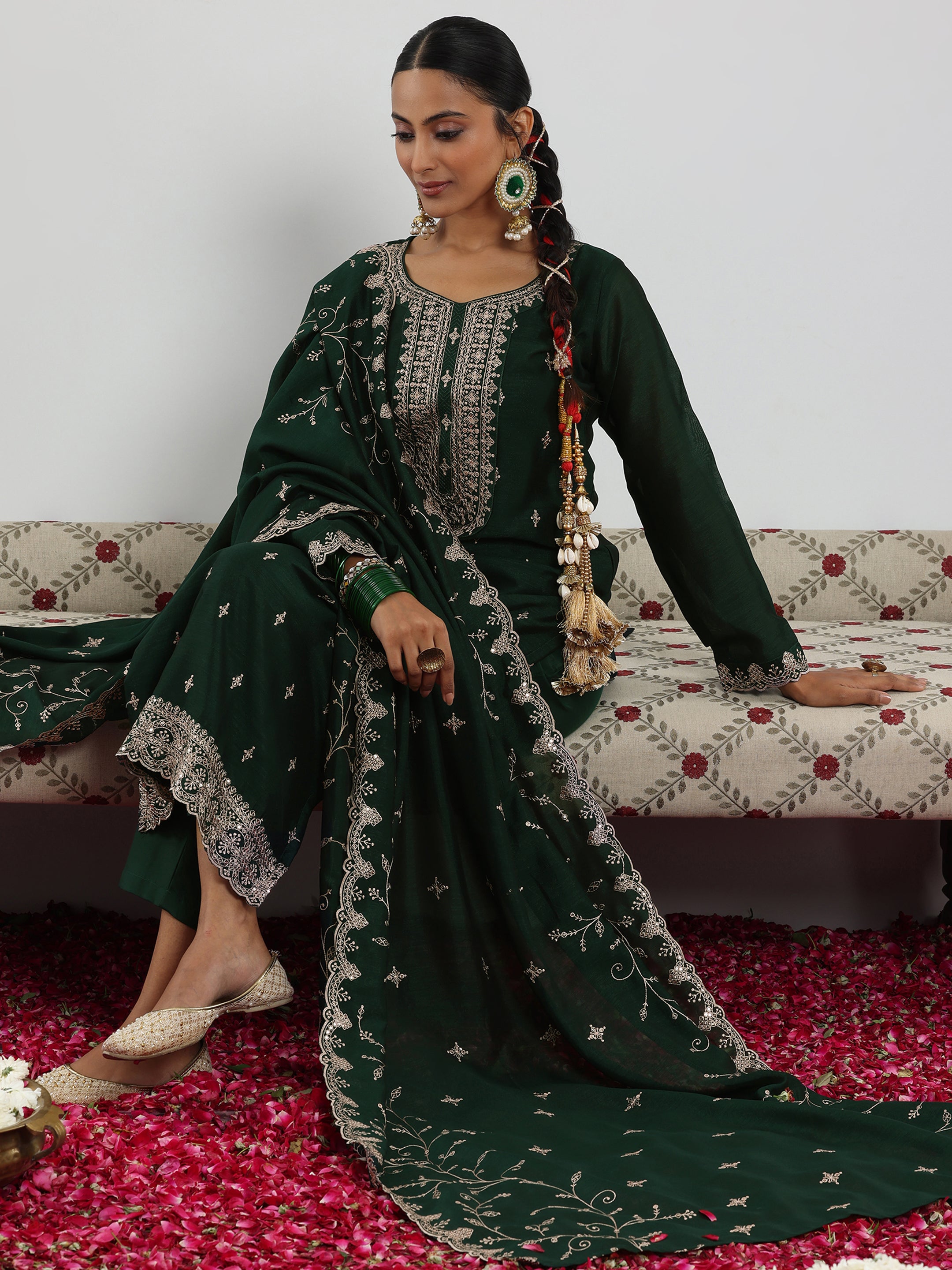 Green Embroidered Silk Blend Straight Suit With Dupatta