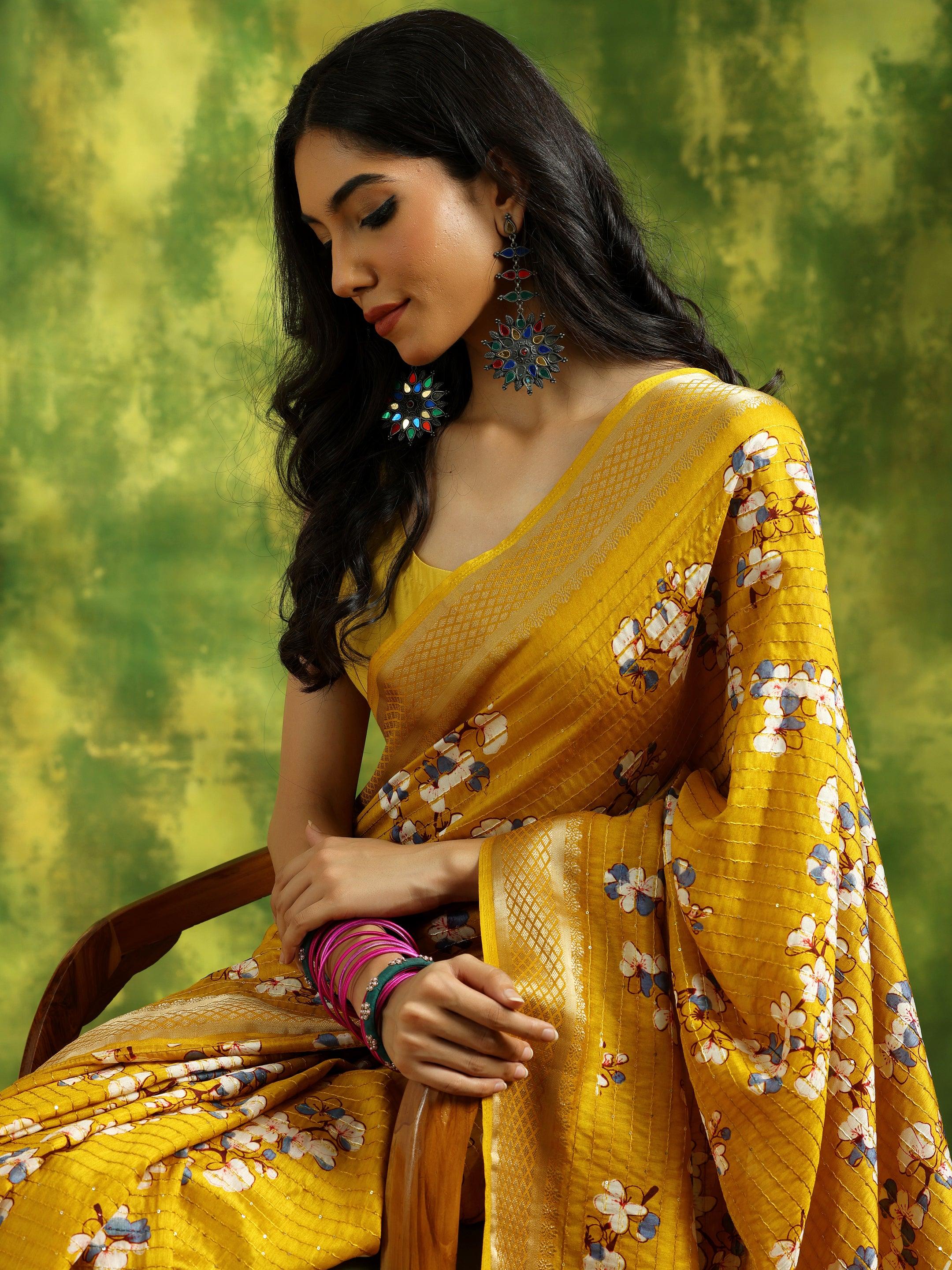 Mustard Printed Silk Blend Saree With Unstitched Blouse Piece