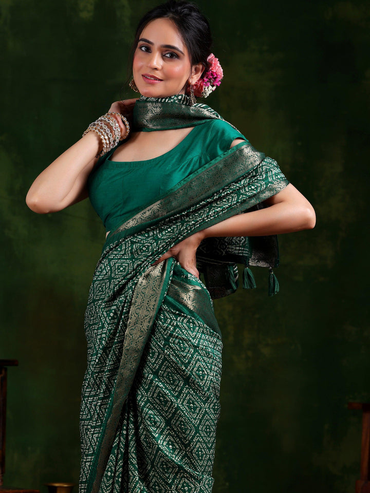 Green Printed Silk Blend Saree With Unstitched Blouse Piece - Libas