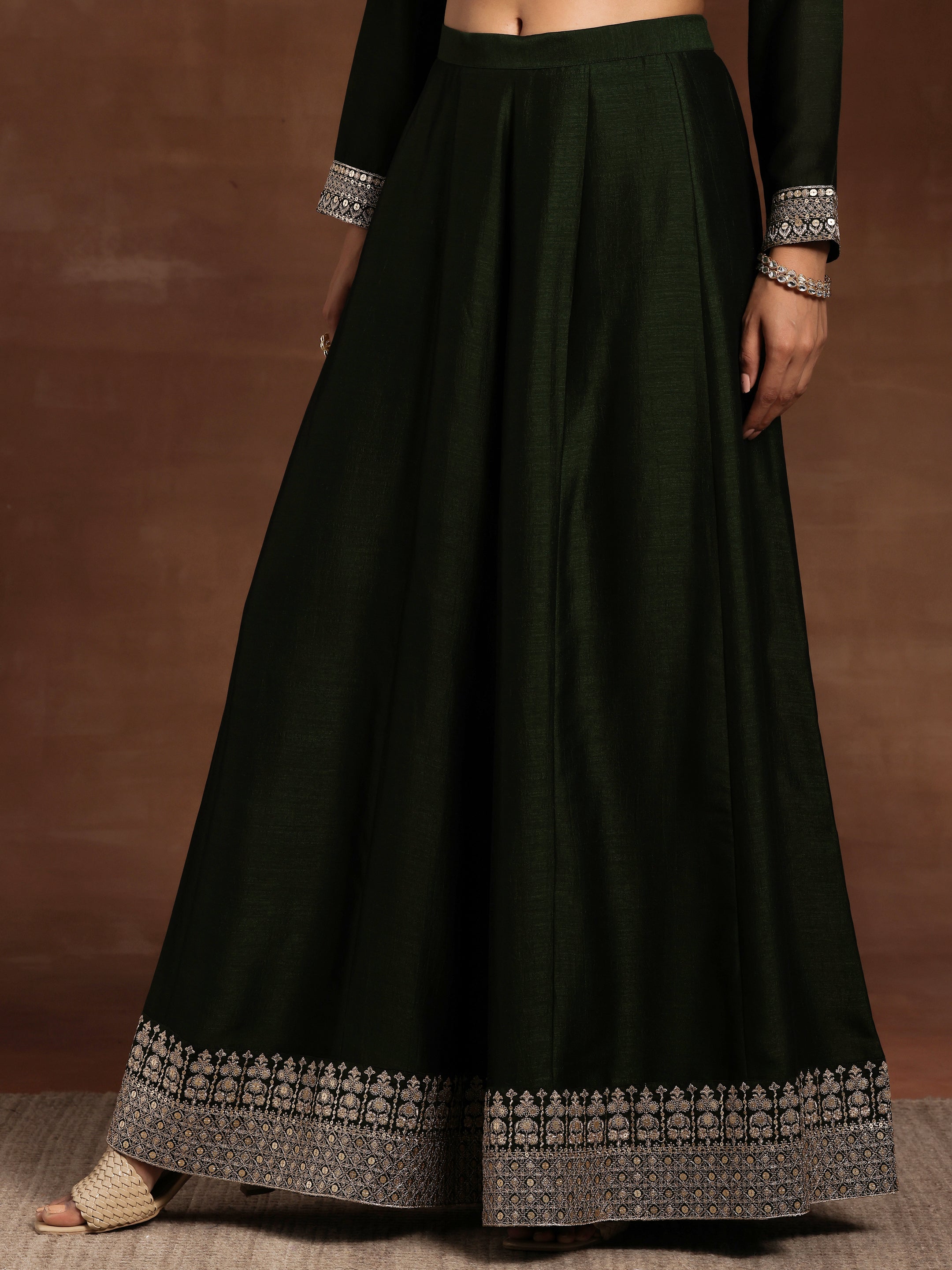 Green Embroidered Silk Blend Straight Suit With Dupatta