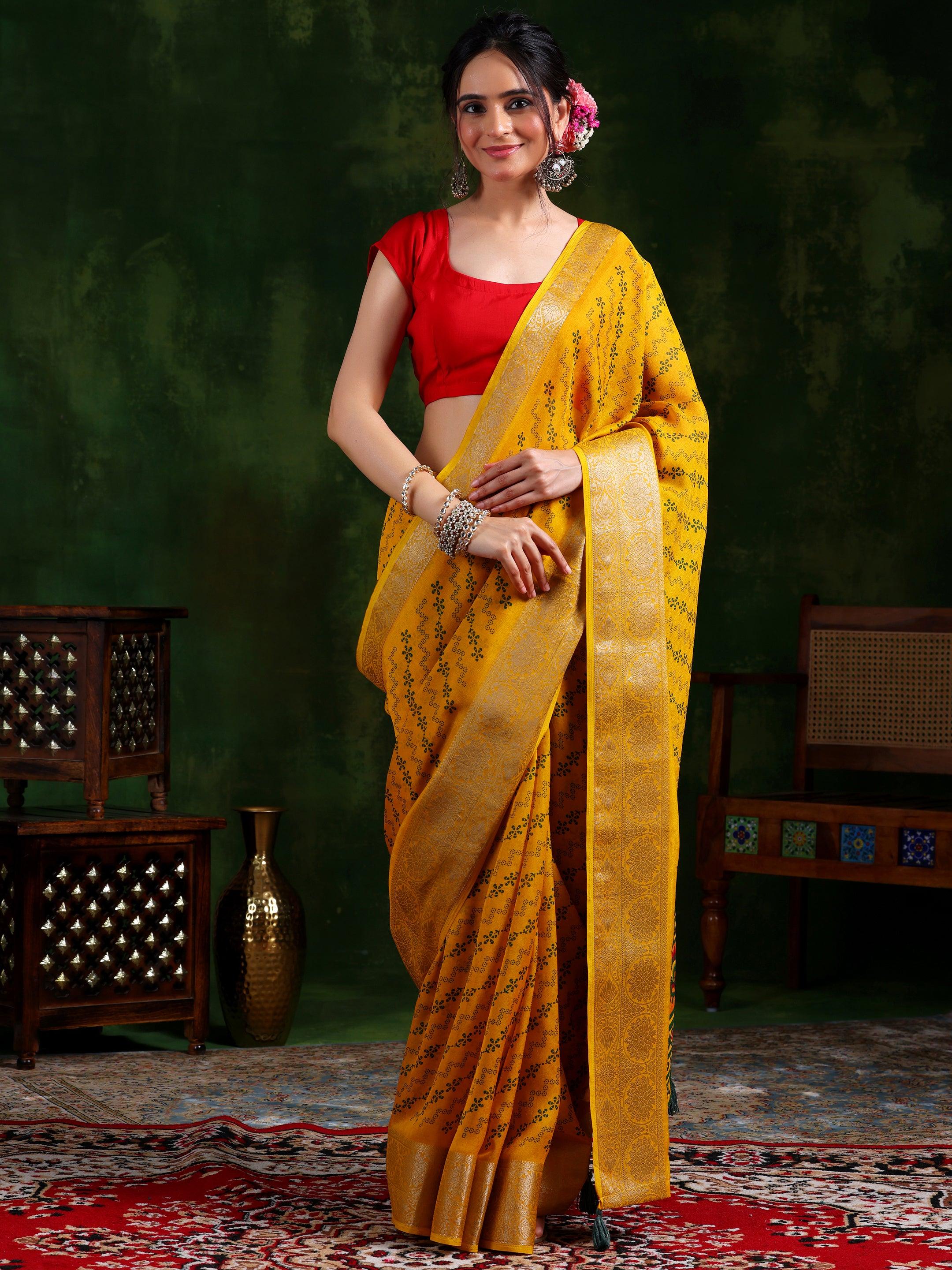 Mustard Printed Silk Blend Saree With Unstitched Blouse Piece