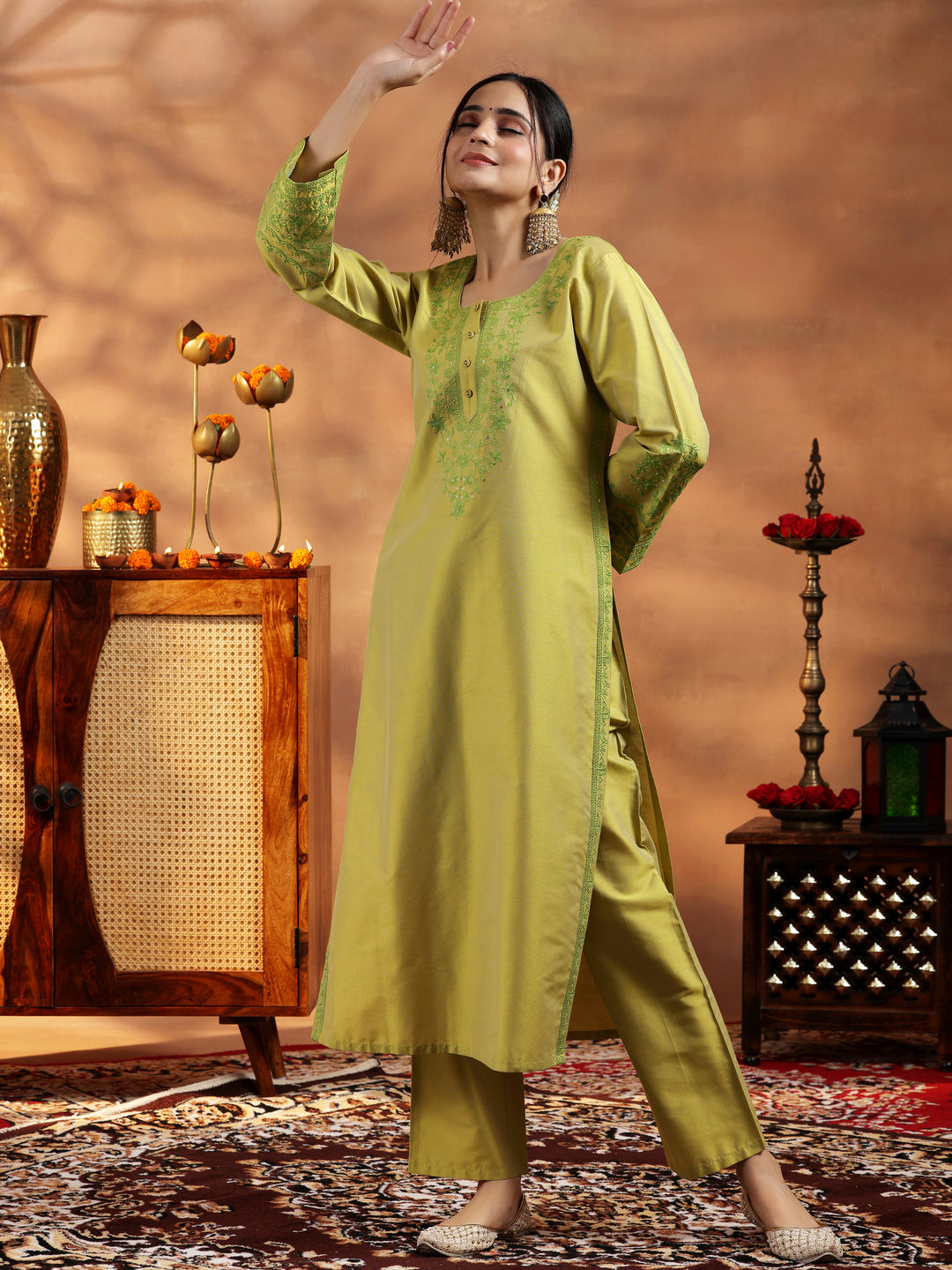 Green Embroidered Silk Blend Straight Kurta Set