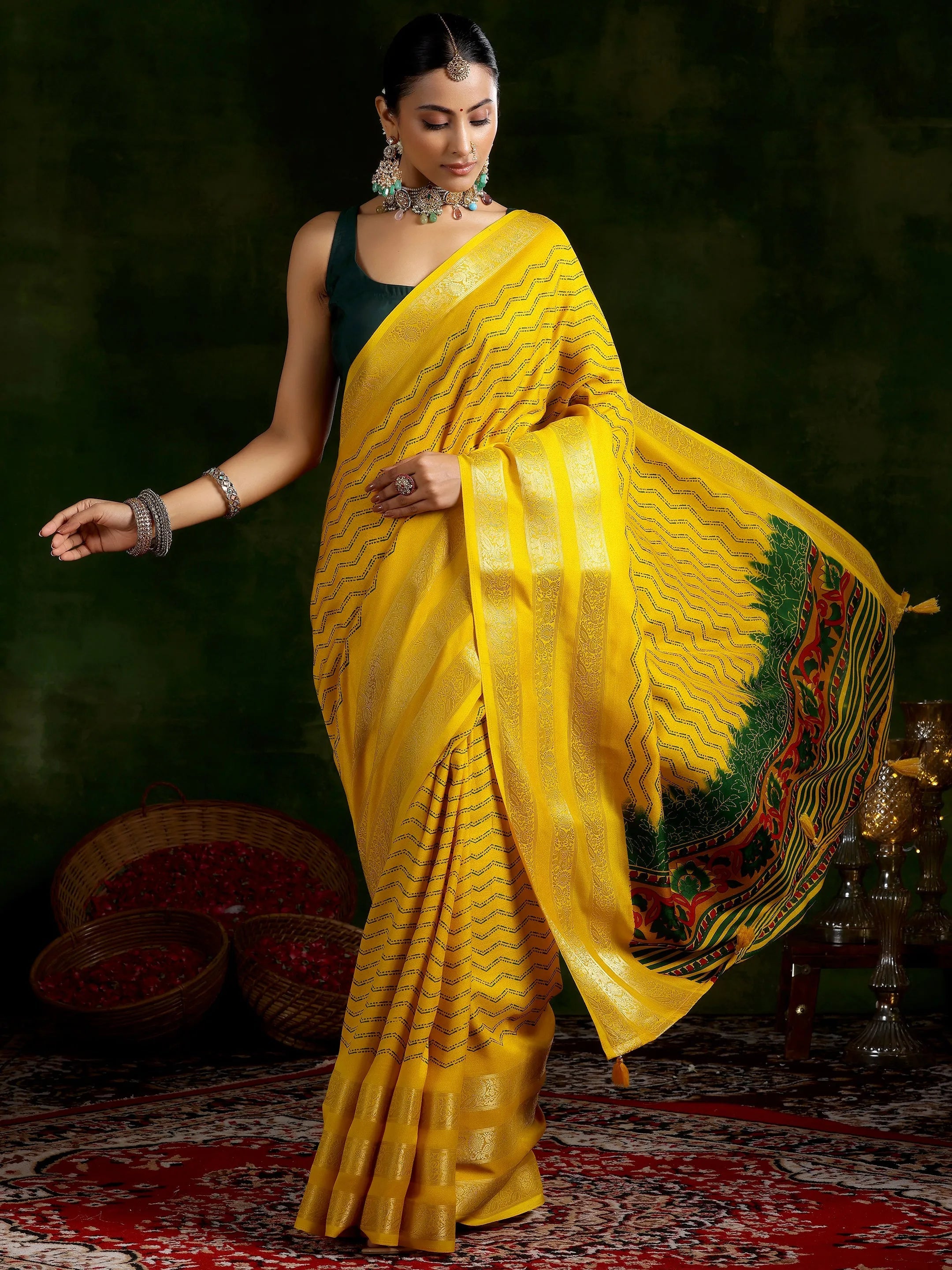 Mustard Printed Silk Blend Saree With Unstitched Blouse Piece