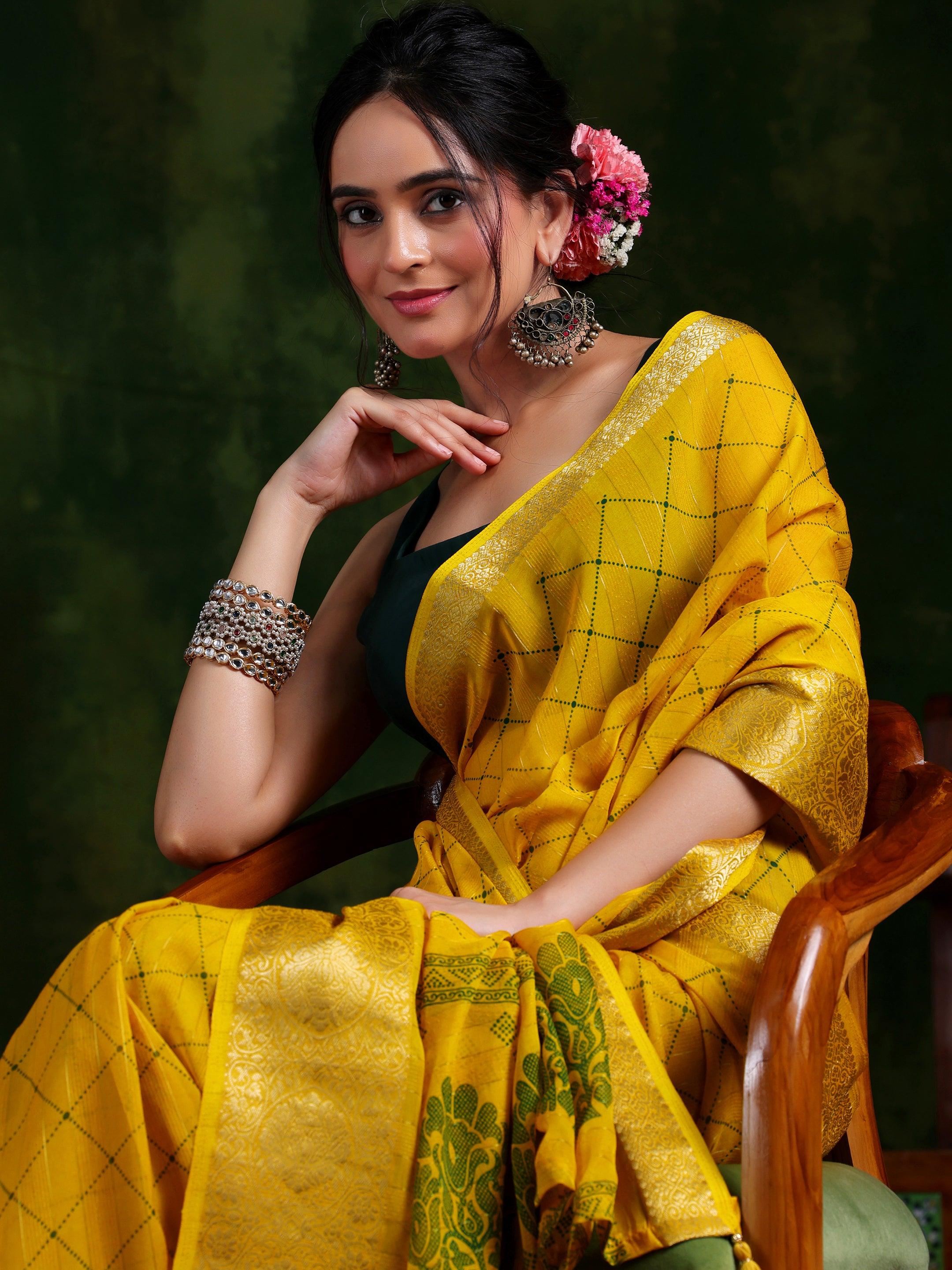 Mustard Printed Silk Blend Saree With Unstitched Blouse Piece