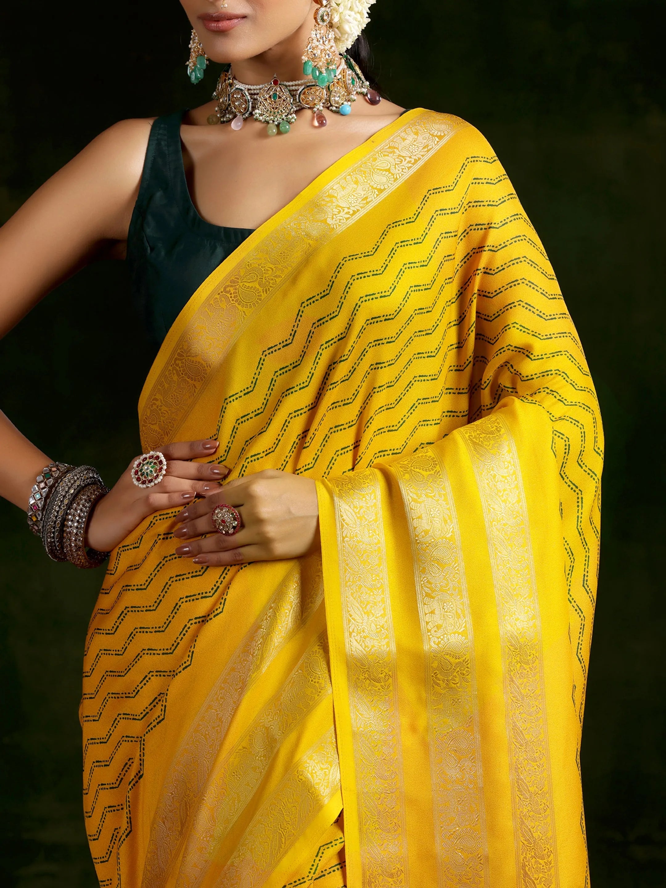 Mustard Printed Silk Blend Saree With Unstitched Blouse Piece