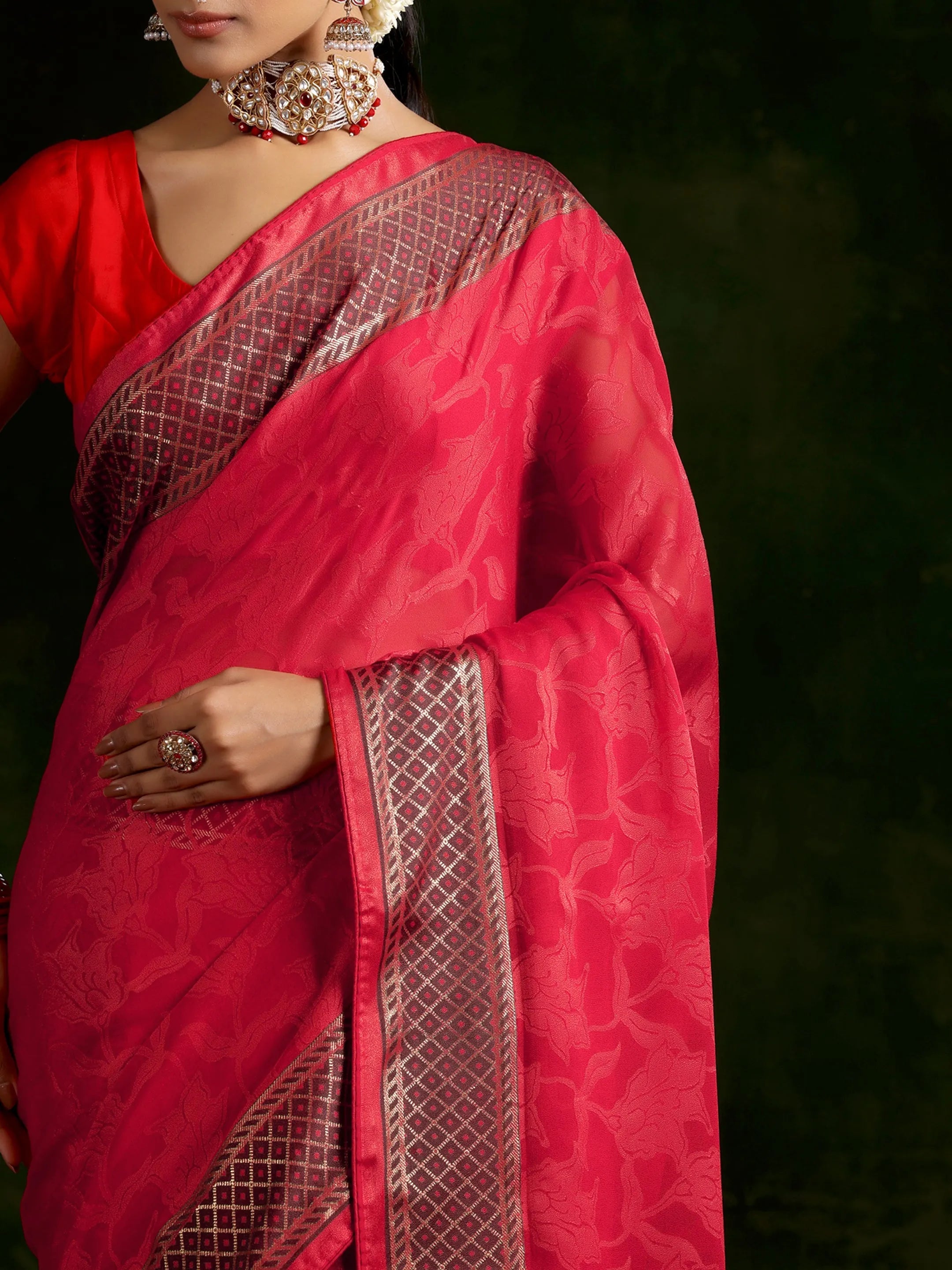 Red Printed Silk Blend Saree With Unstitched Blouse Piece