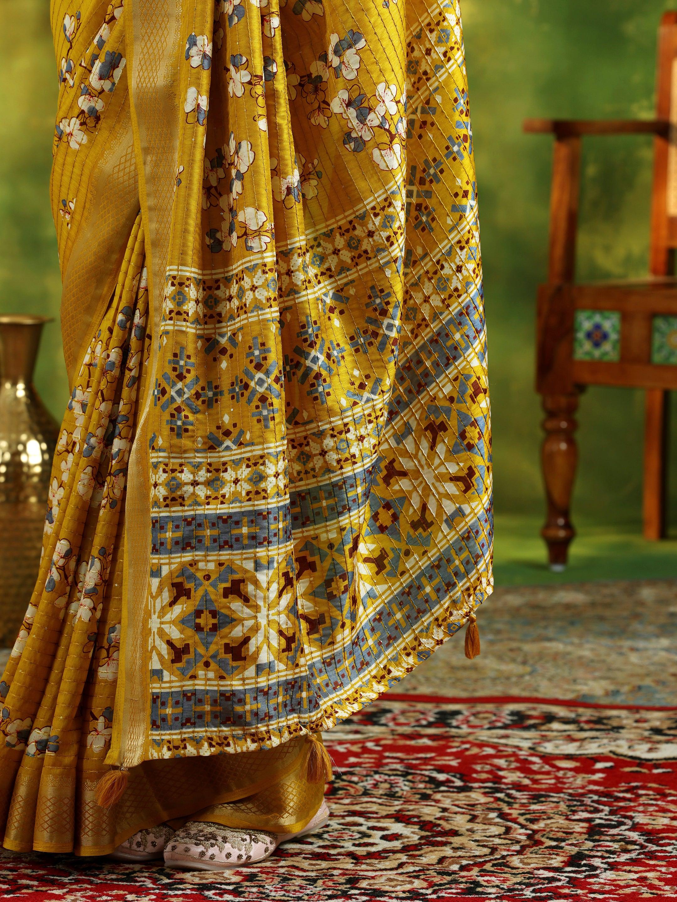 Mustard Printed Silk Blend Saree With Unstitched Blouse Piece