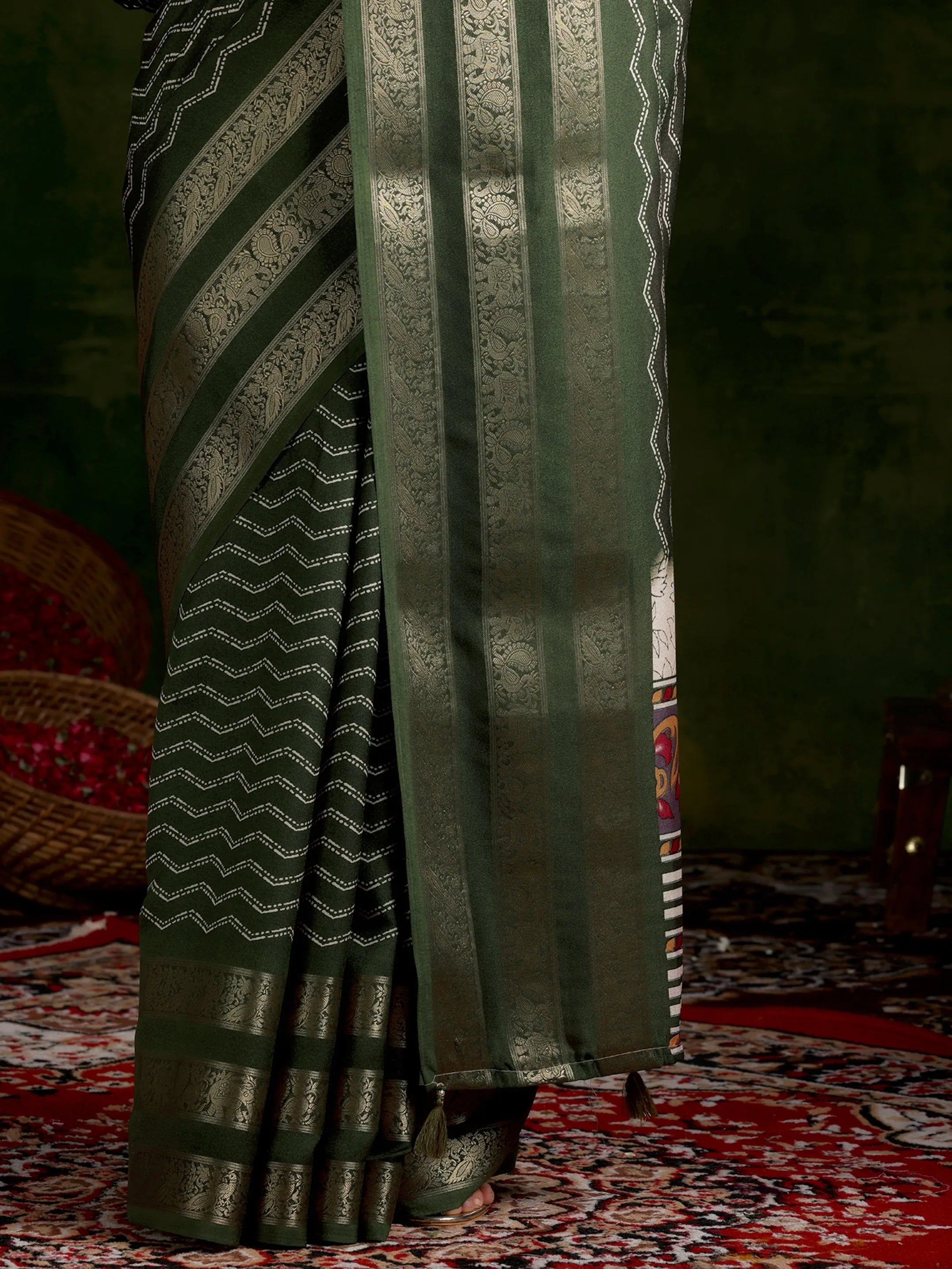 Olive Printed Silk Blend Saree With Unstitched Blouse Piece