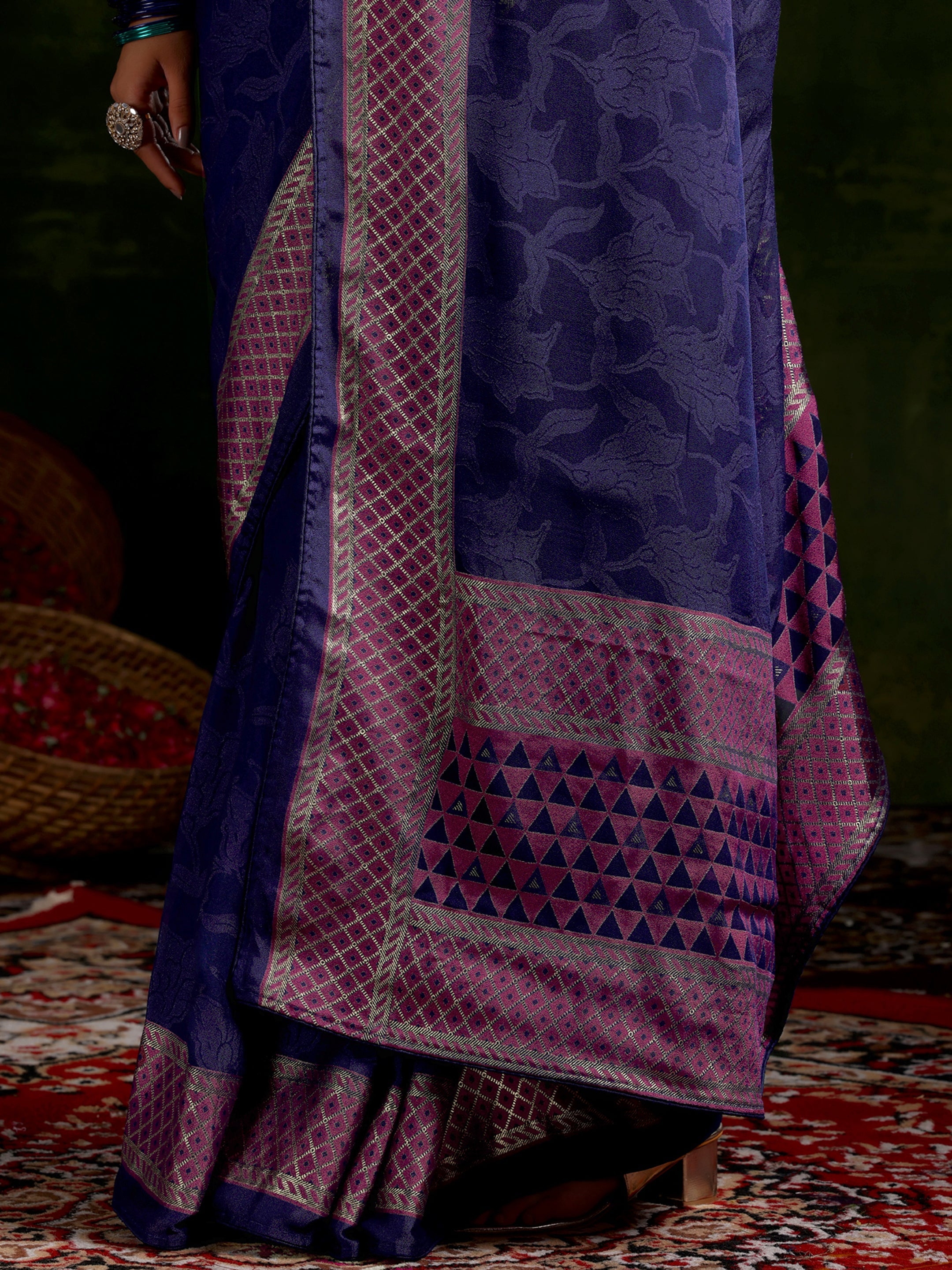 Blue Printed Silk Blend Saree With Unstitched Blouse Piece