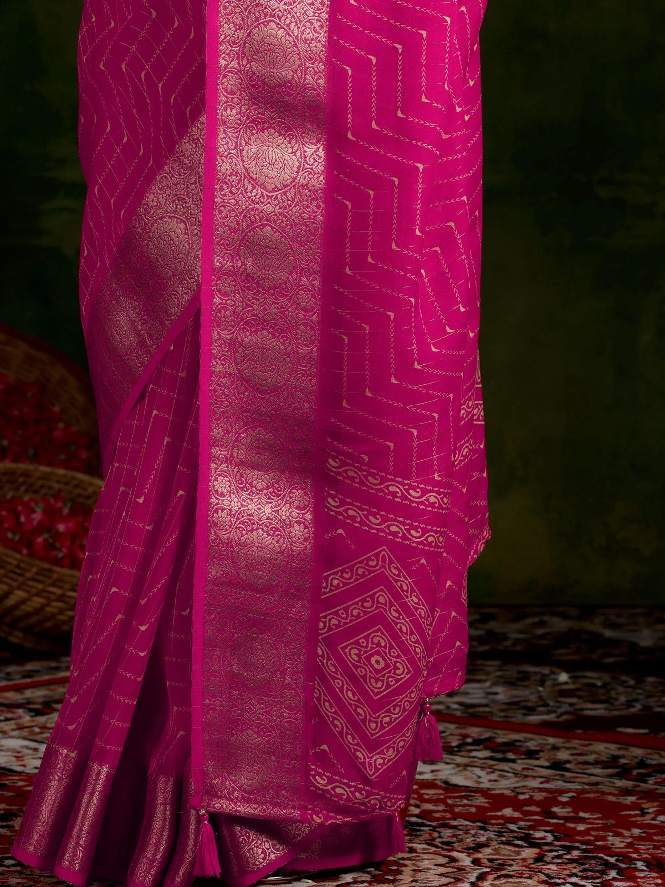 Pink Printed Silk Blend Saree With Unstitched Blouse Piece