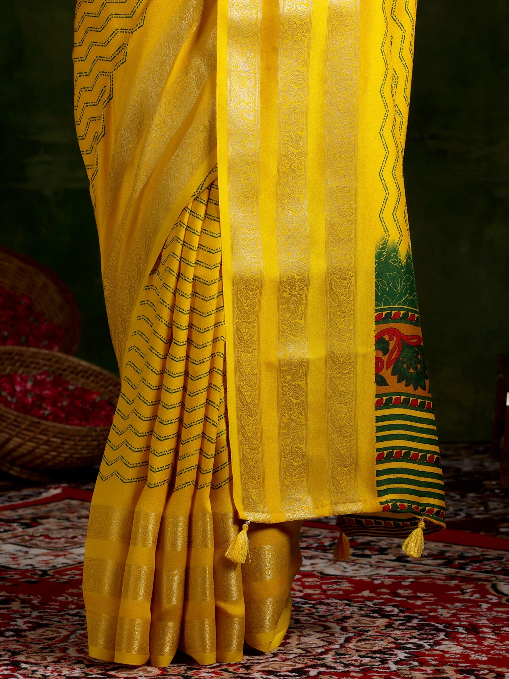 Mustard Printed Silk Blend Saree With Unstitched Blouse Piece