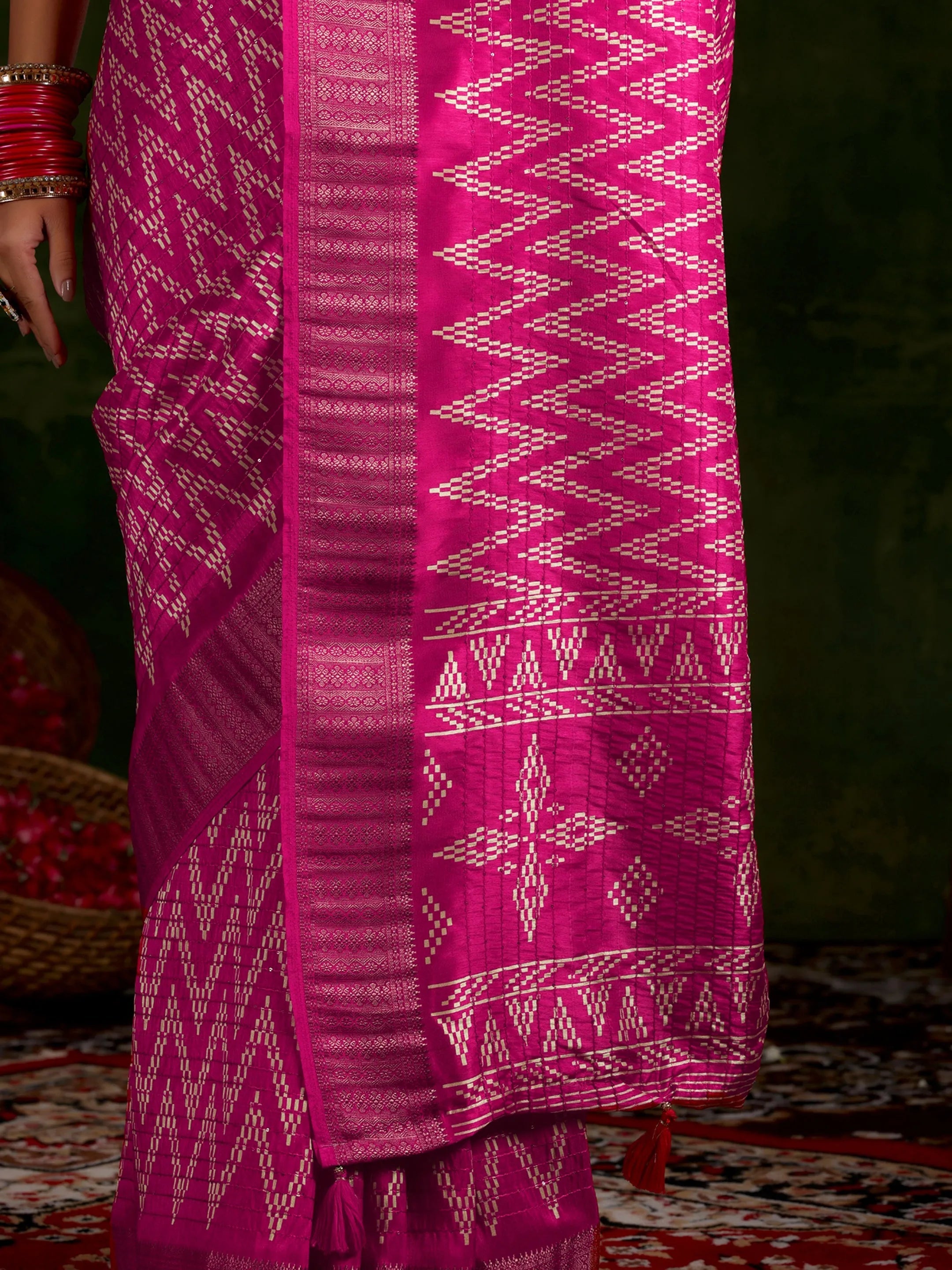 Pink Printed Silk Blend Saree With Unstitched Blouse Piece