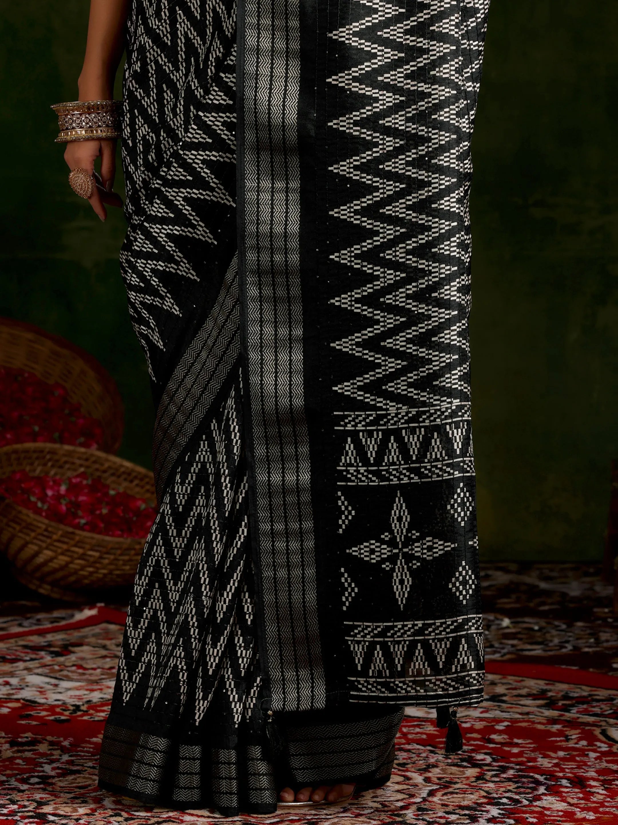 Black Printed Silk Blend Saree With Unstitched Blouse Piece