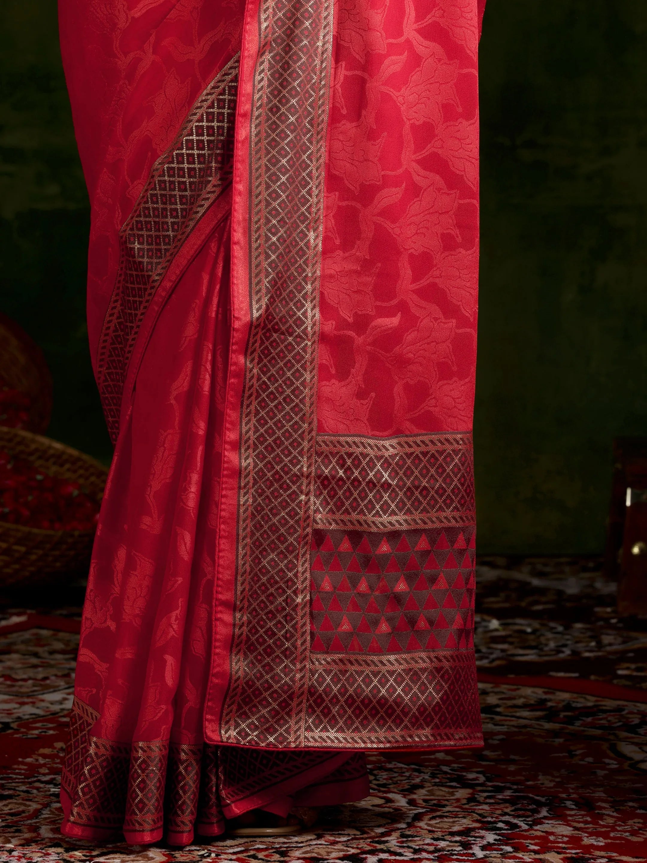 Red Printed Silk Blend Saree With Unstitched Blouse Piece