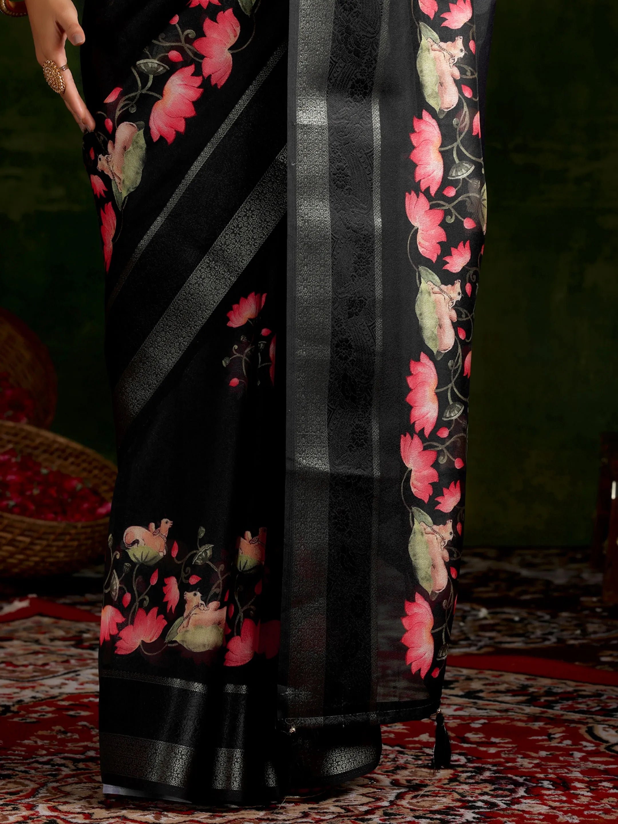 Black Printed Silk Blend Saree With Unstitched Blouse Piece